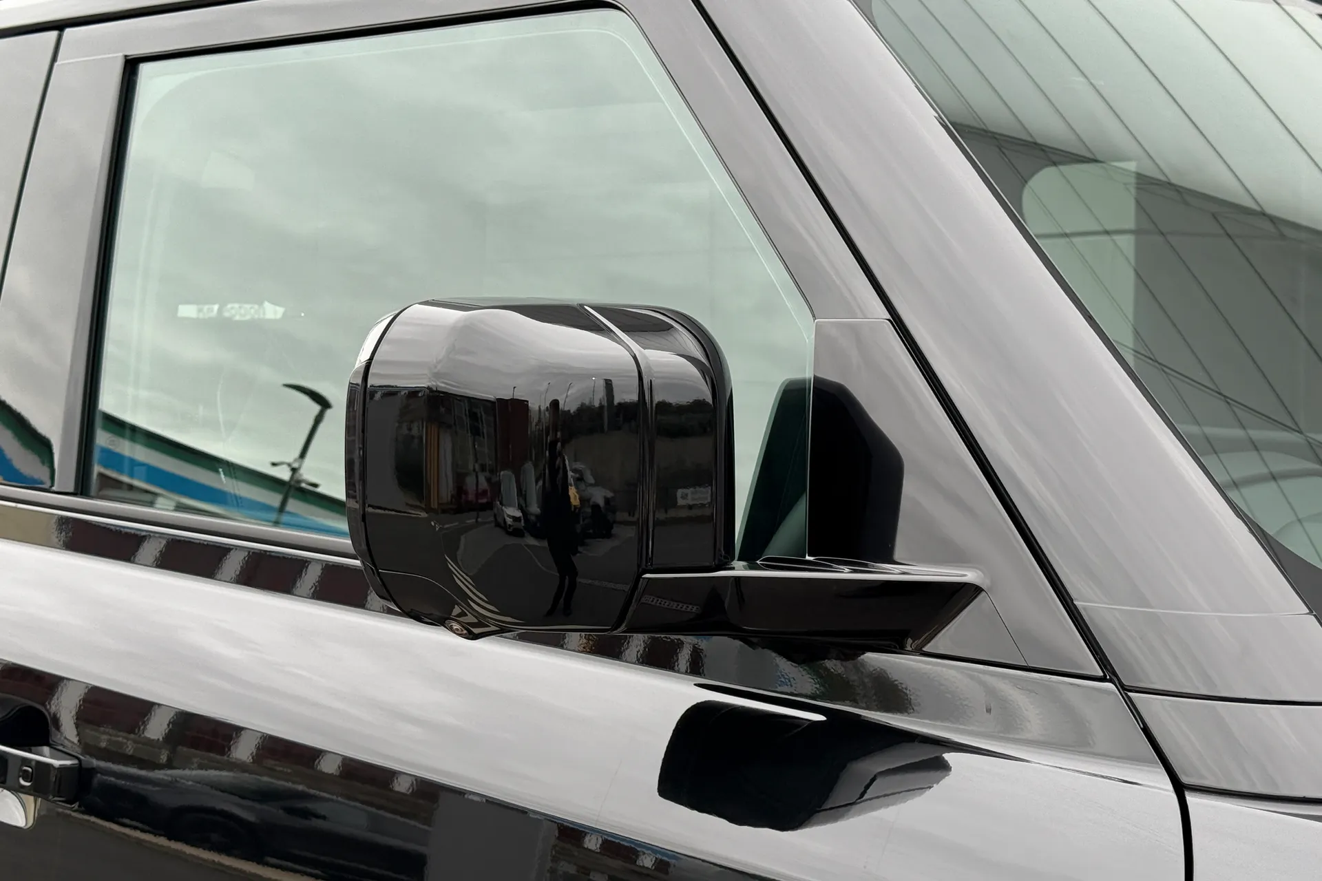 LAND ROVER Defender 90 thumbnail image number 31