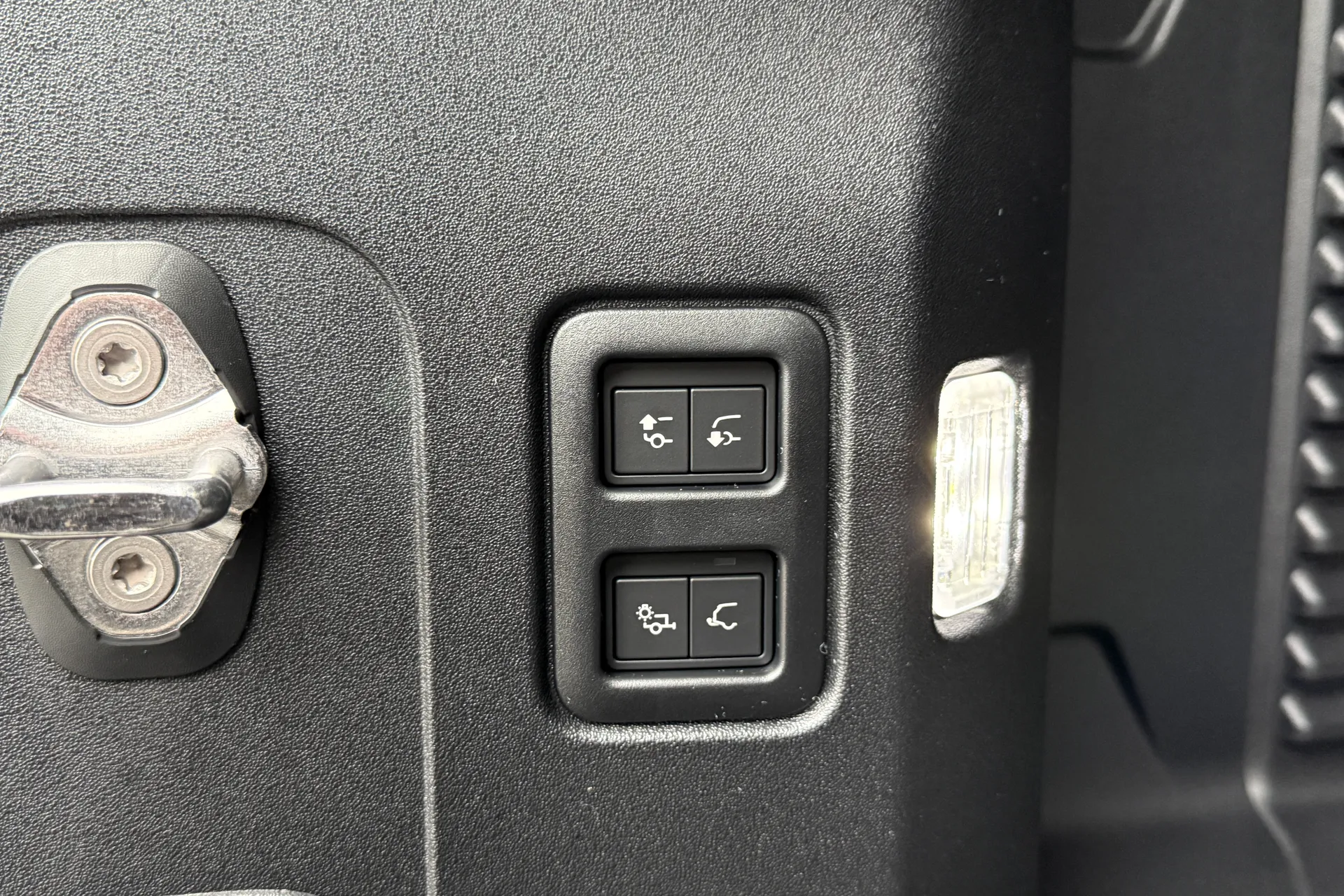 LAND ROVER Defender 90 thumbnail image number 45