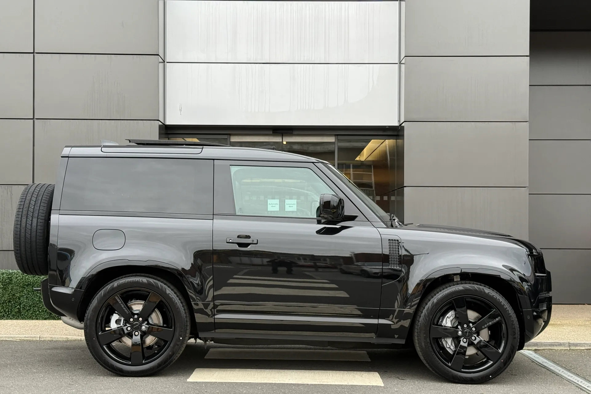 LAND ROVER Defender 90 thumbnail image number 2