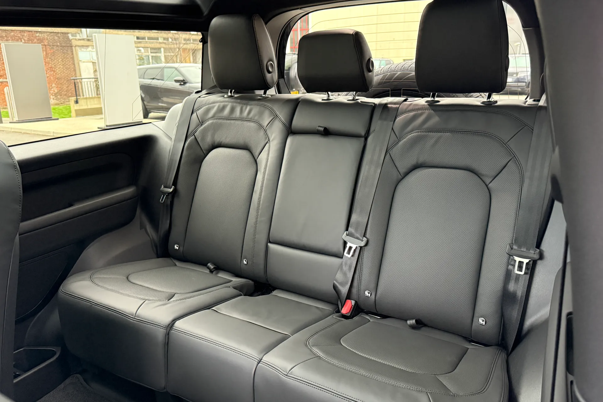 LAND ROVER Defender 90 thumbnail image number 47