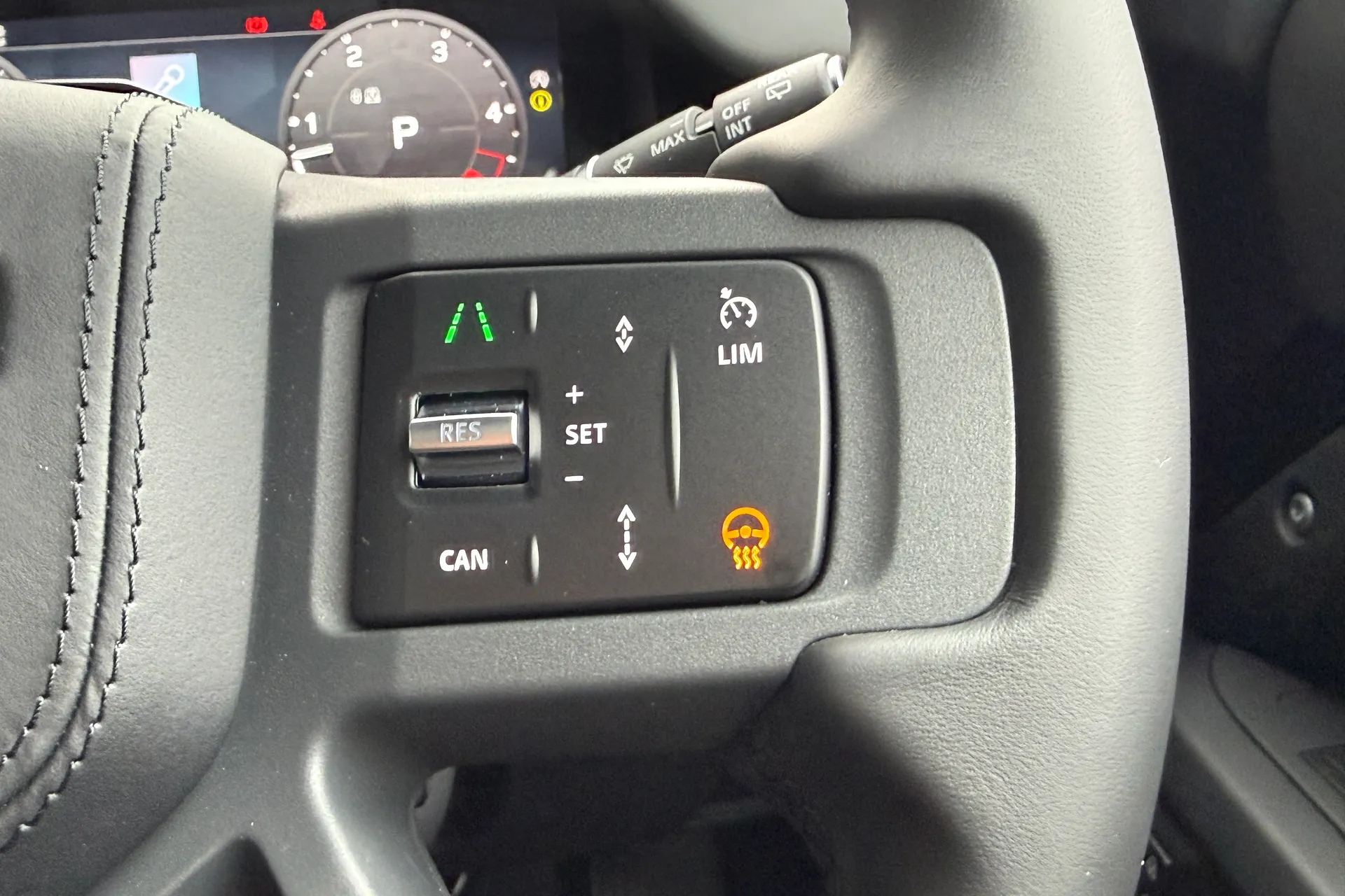 LAND ROVER Defender 90 thumbnail image number 38