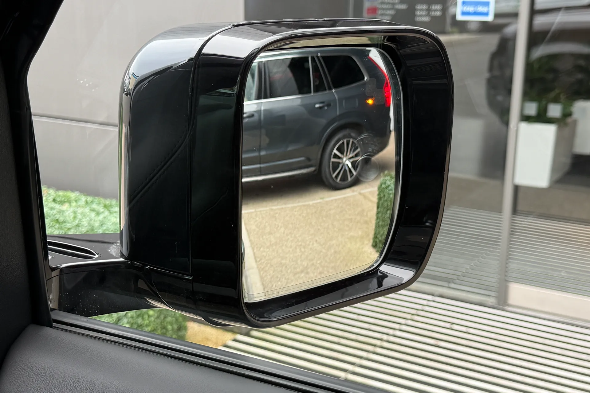 LAND ROVER Defender 90 thumbnail image number 28