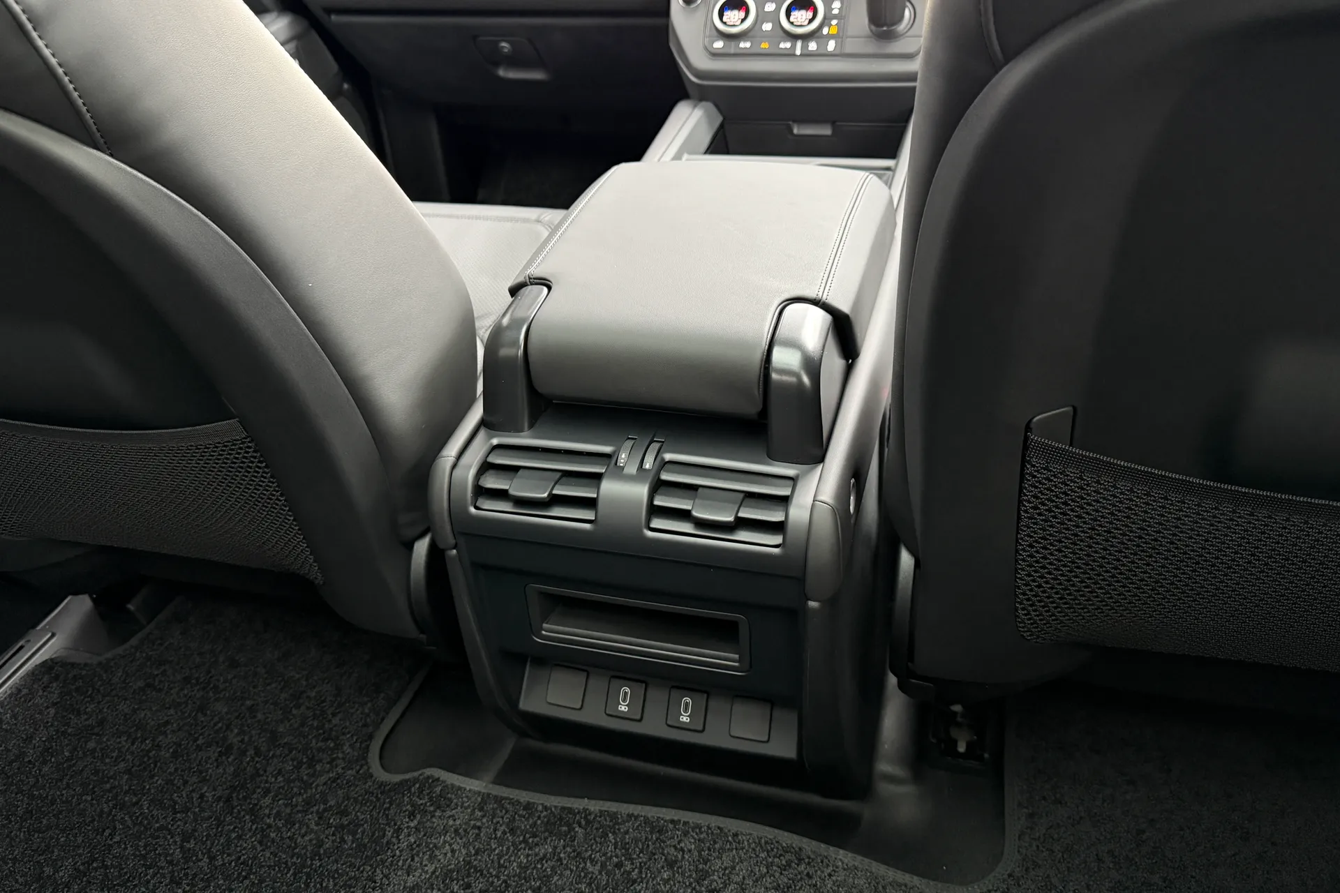 LAND ROVER Defender 90 thumbnail image number 48