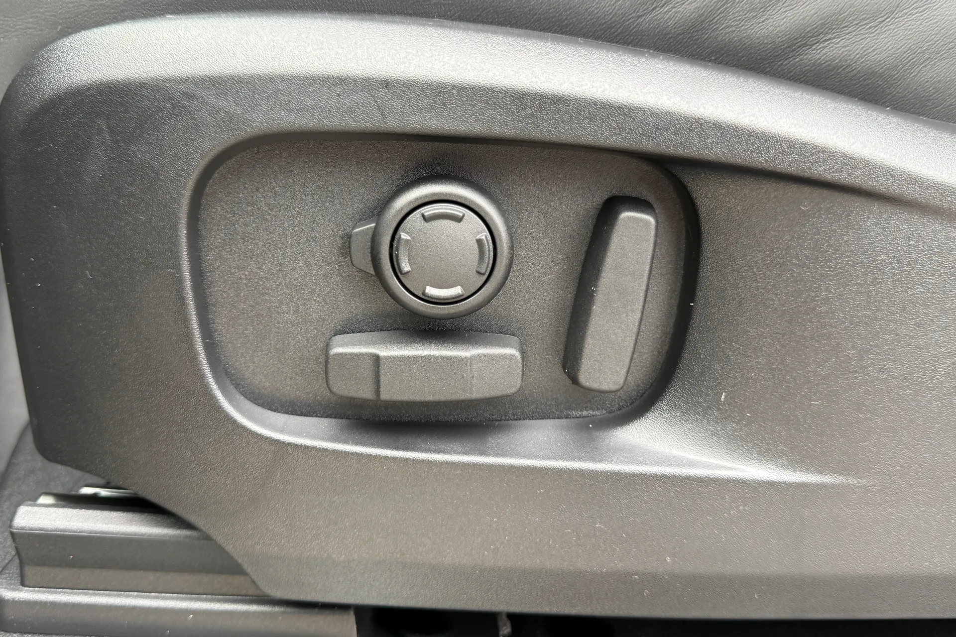 LAND ROVER Defender 90 thumbnail image number 55