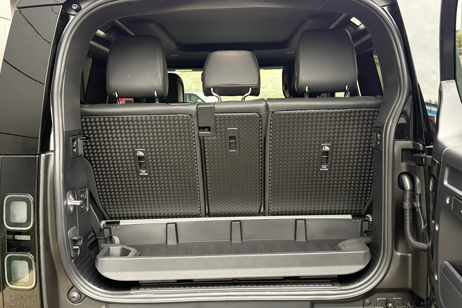 LAND ROVER Defender 90 thumbnail image number 43