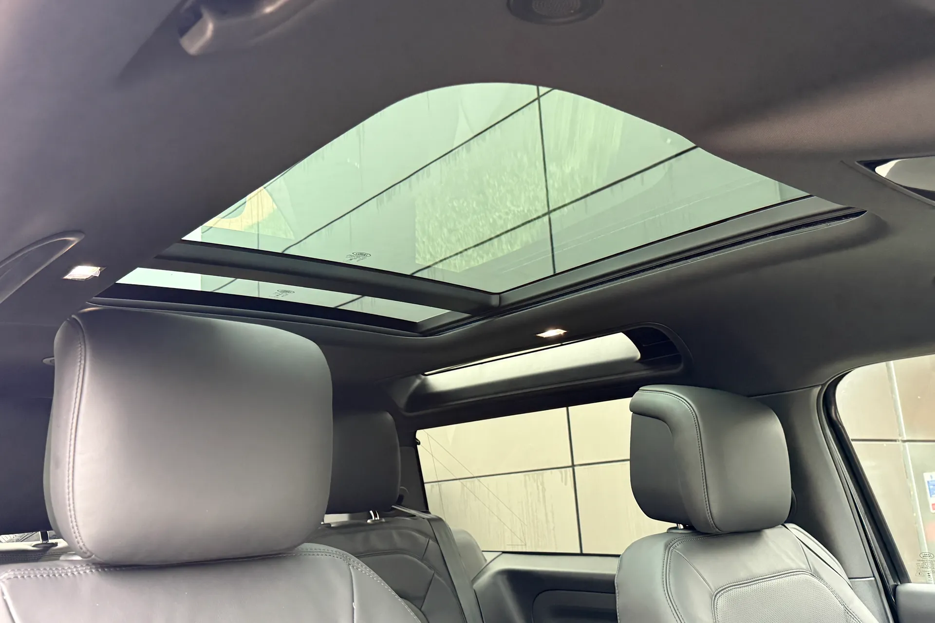 LAND ROVER Defender 90 thumbnail image number 13