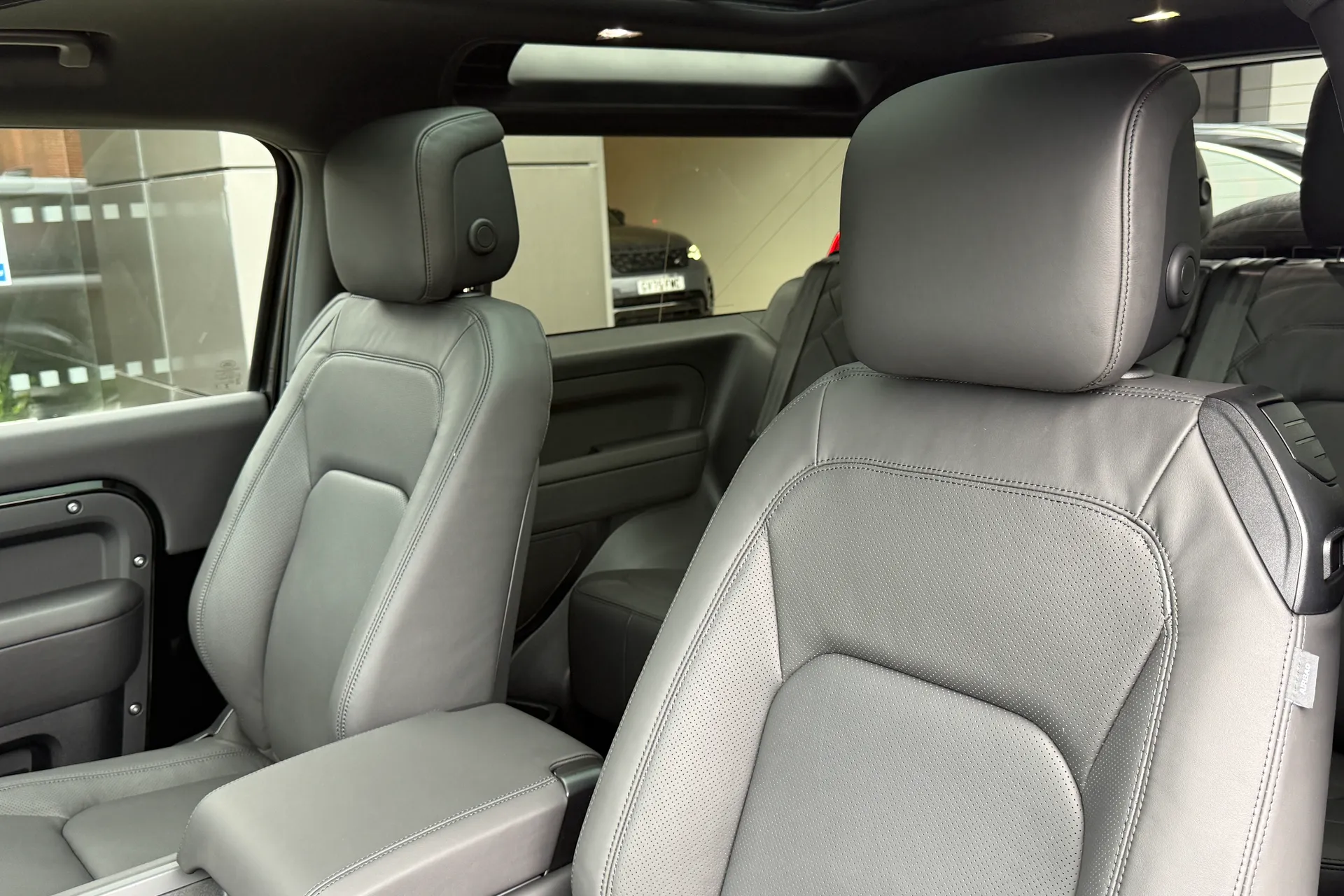 LAND ROVER Defender 90 thumbnail image number 56