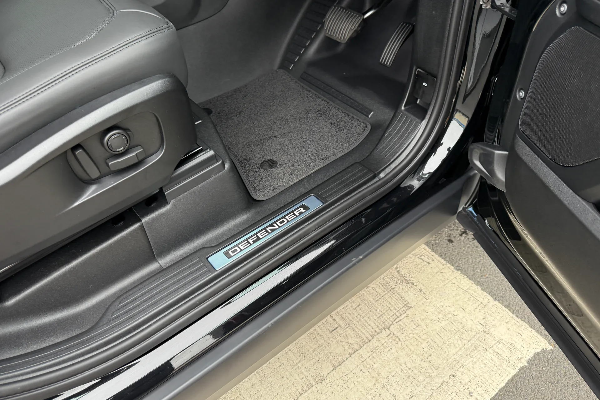 LAND ROVER Defender 90 thumbnail image number 21