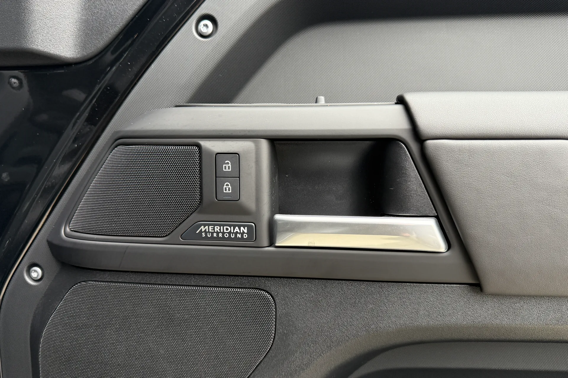 LAND ROVER Defender 90 thumbnail image number 24