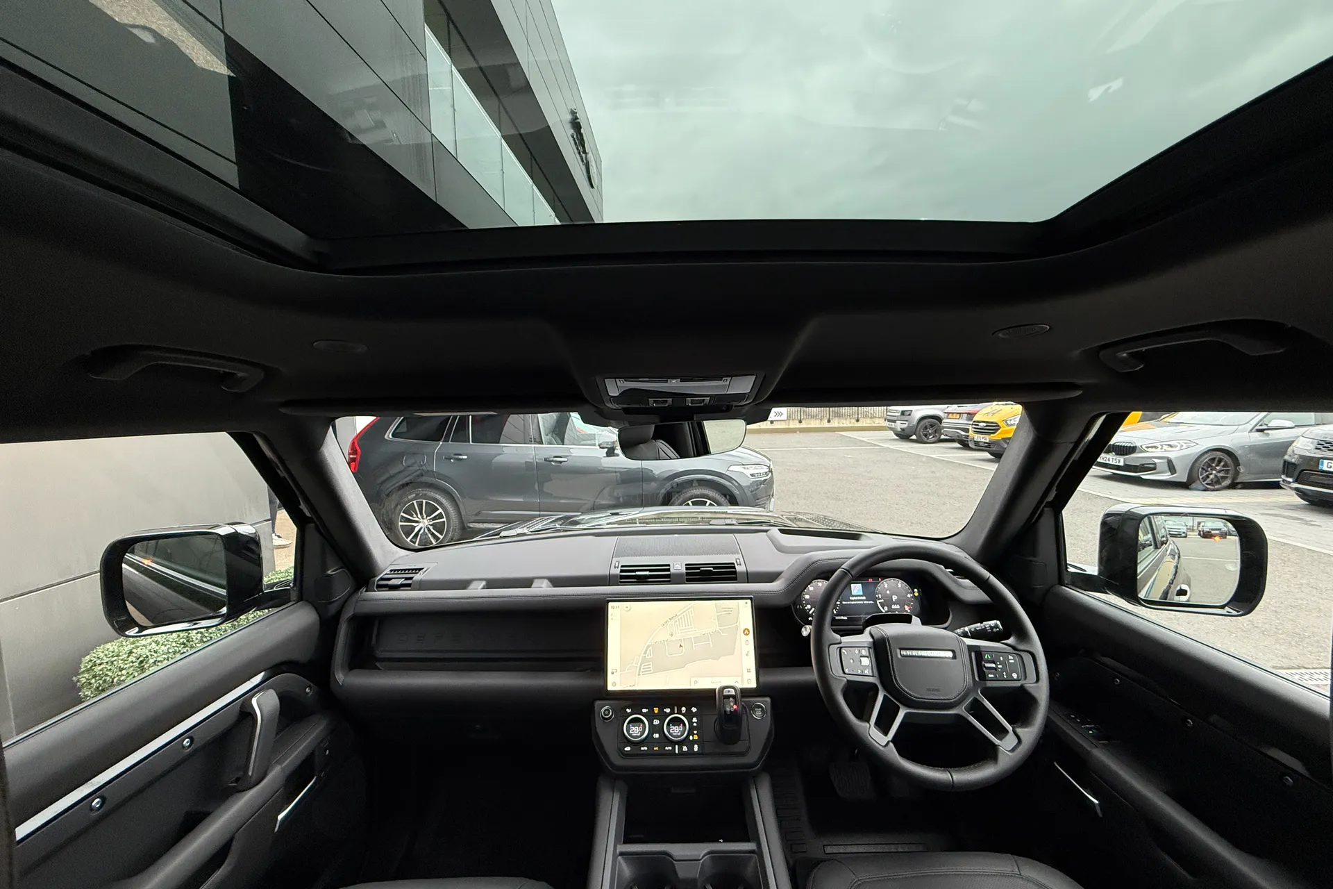 LAND ROVER Defender 90 thumbnail image number 3