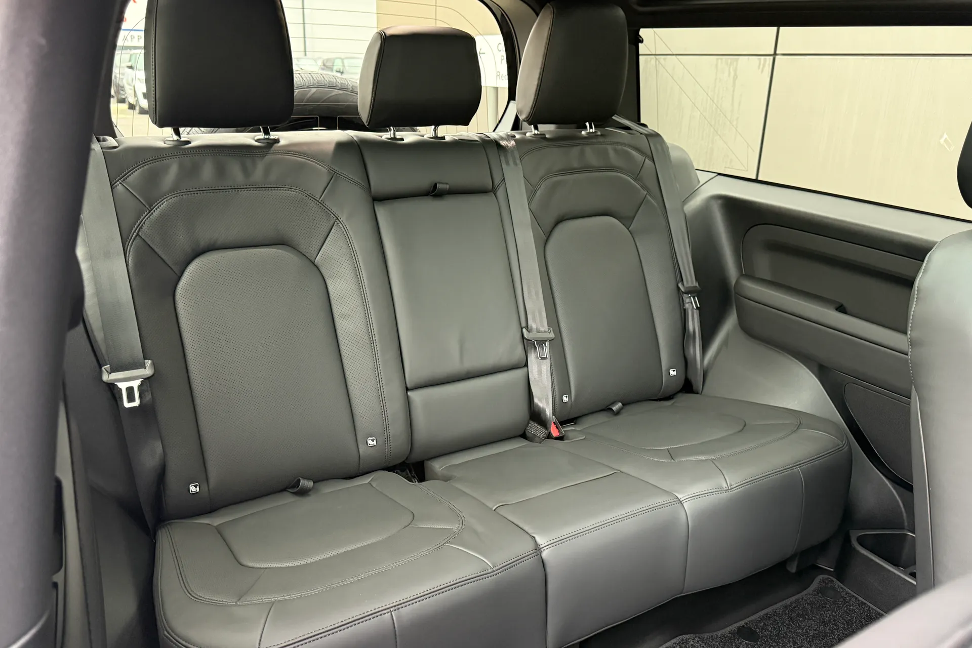 LAND ROVER Defender 90 thumbnail image number 46