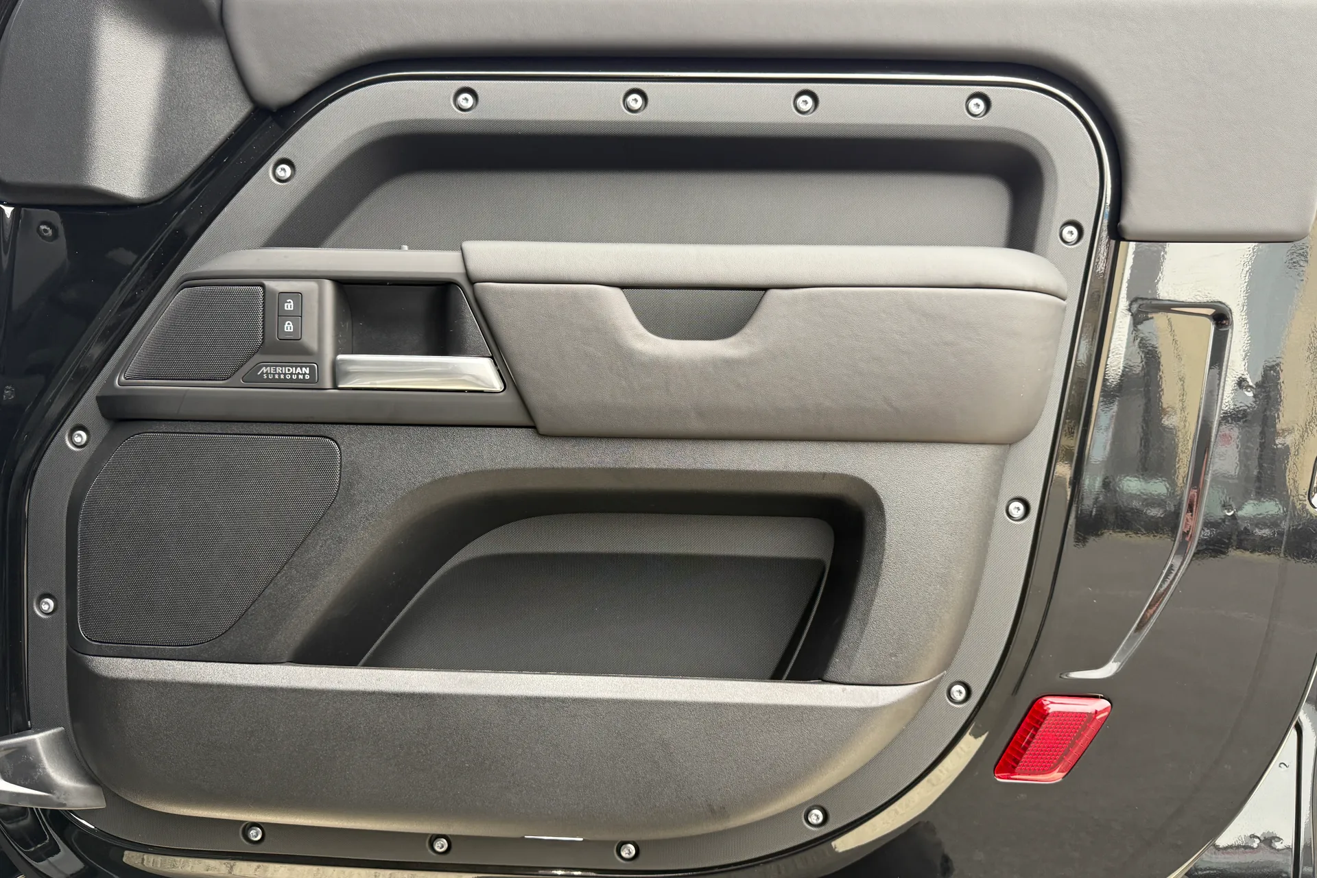 LAND ROVER Defender 90 thumbnail image number 23