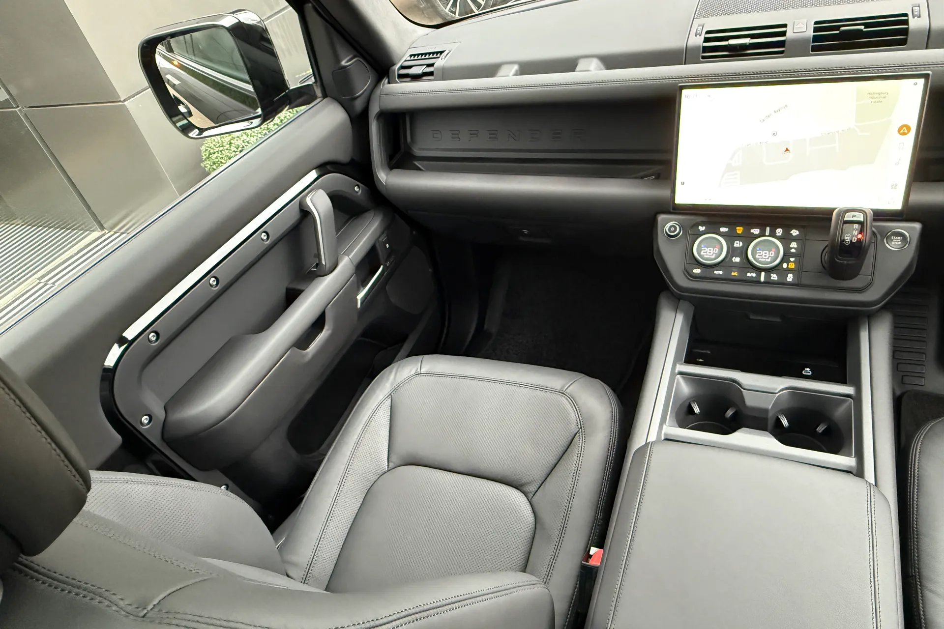 LAND ROVER Defender 90 thumbnail image number 50