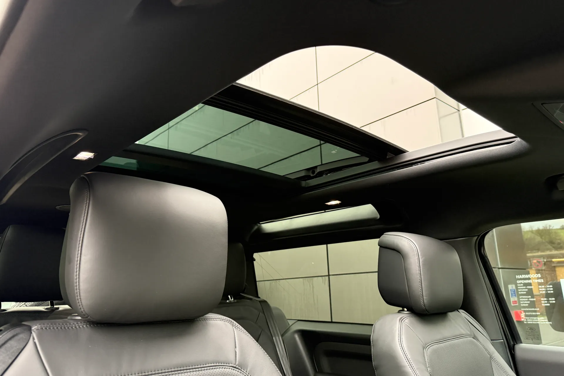 LAND ROVER Defender 90 thumbnail image number 14