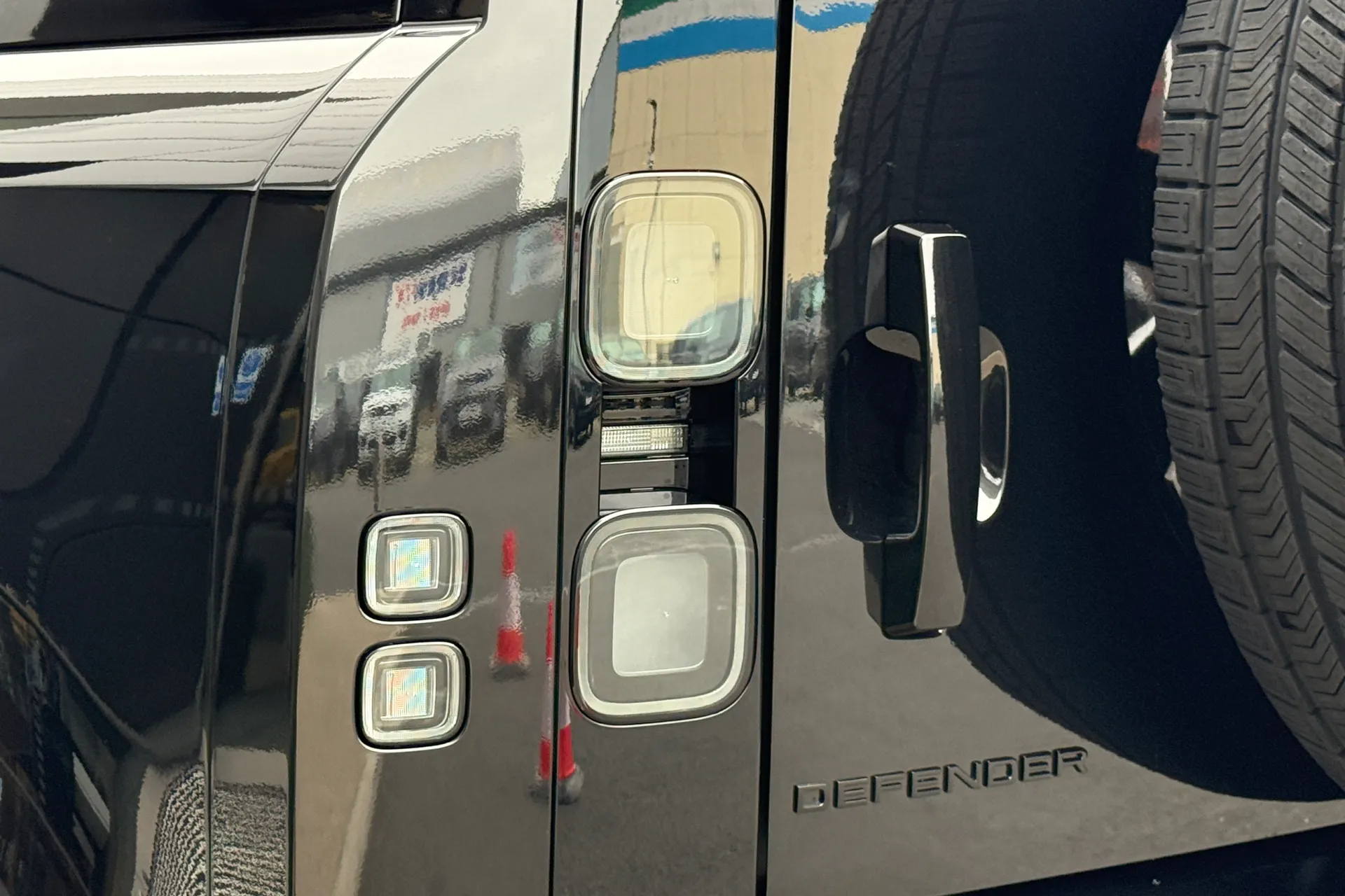 LAND ROVER Defender 90 thumbnail image number 40