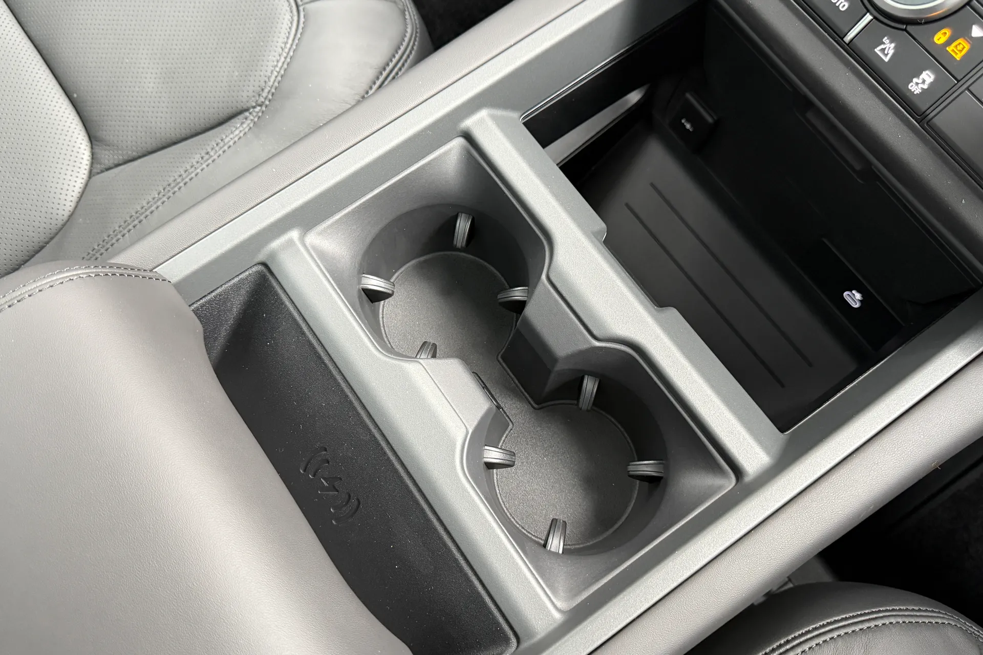 LAND ROVER Defender 90 thumbnail image number 57