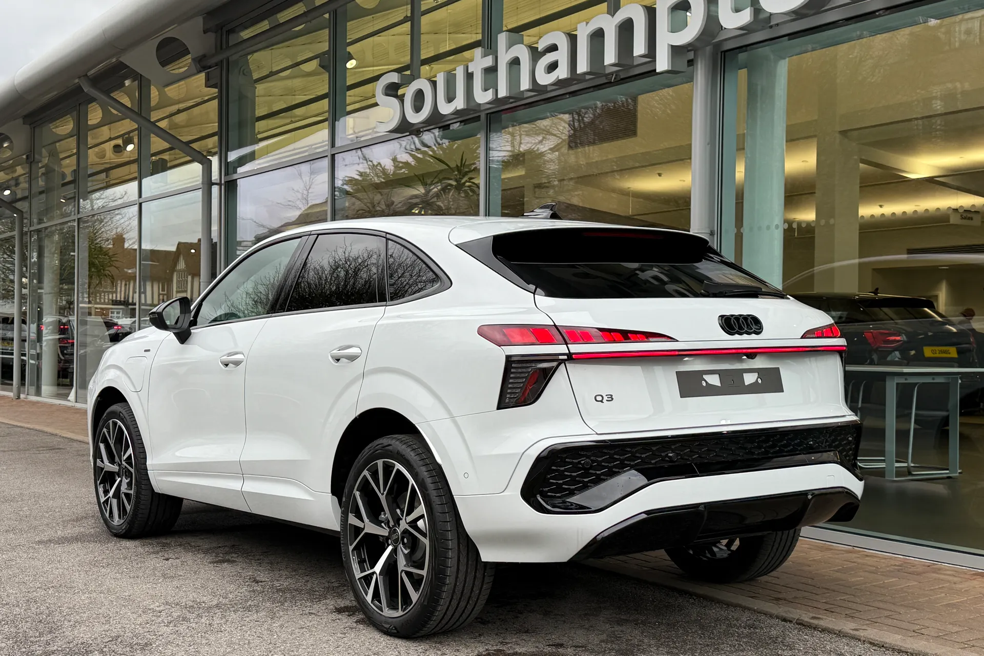 Audi Q3 thumbnail image number 48