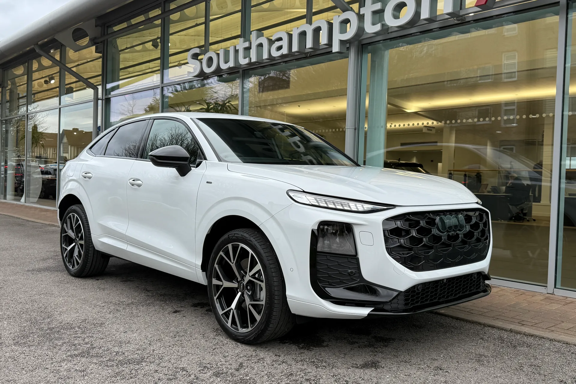 Audi Q3 thumbnail image number 56