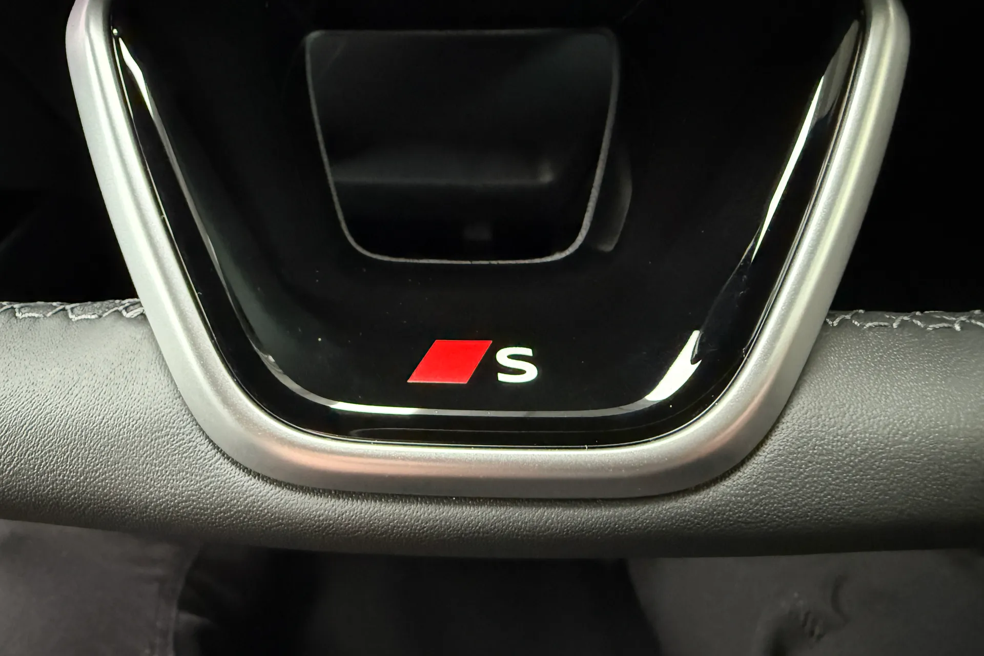 Audi Q3 thumbnail image number 17