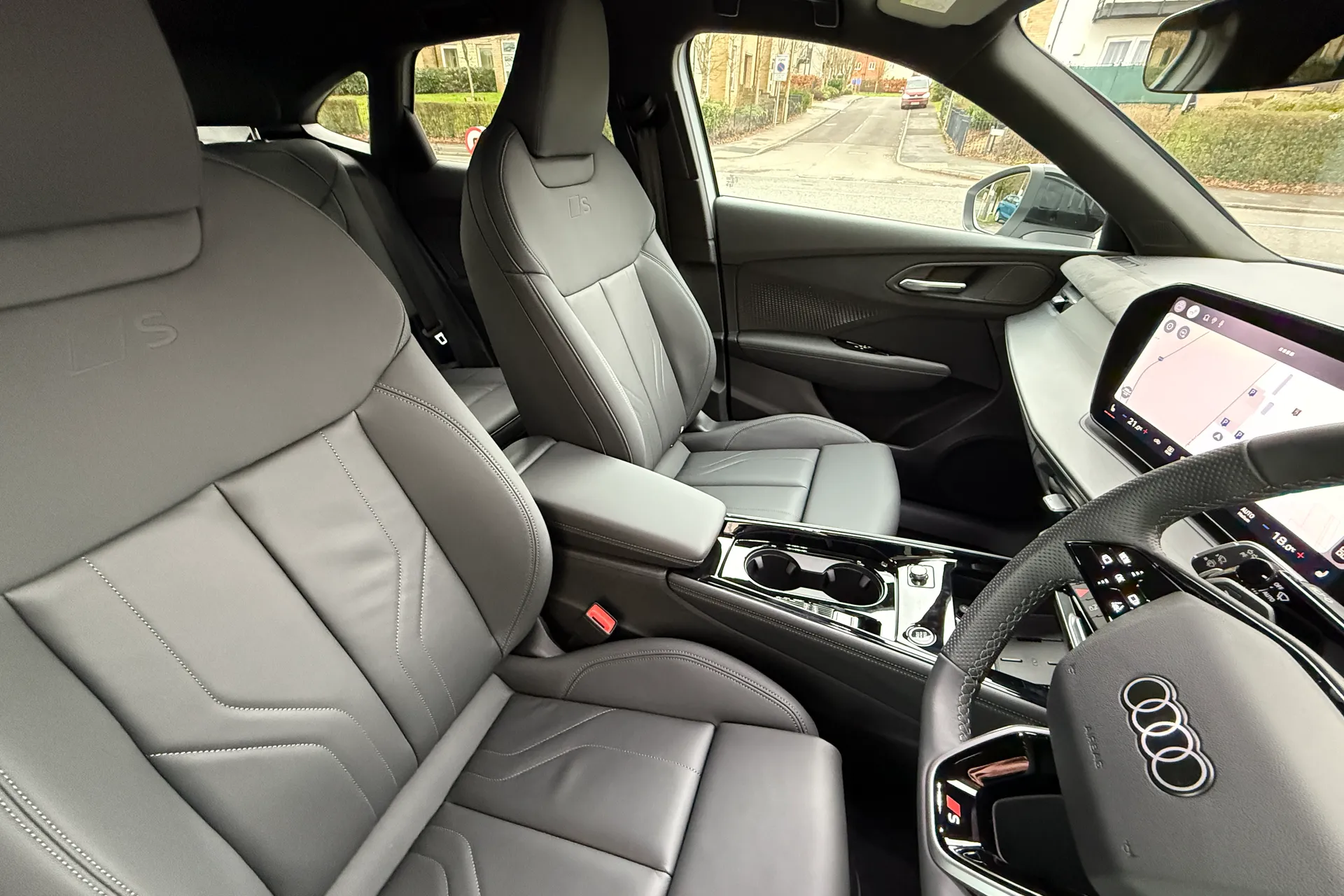 Audi Q3 thumbnail image number 32