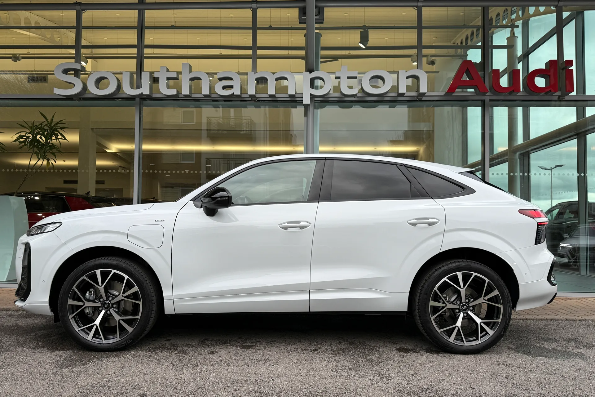 Audi Q3 thumbnail image number 49