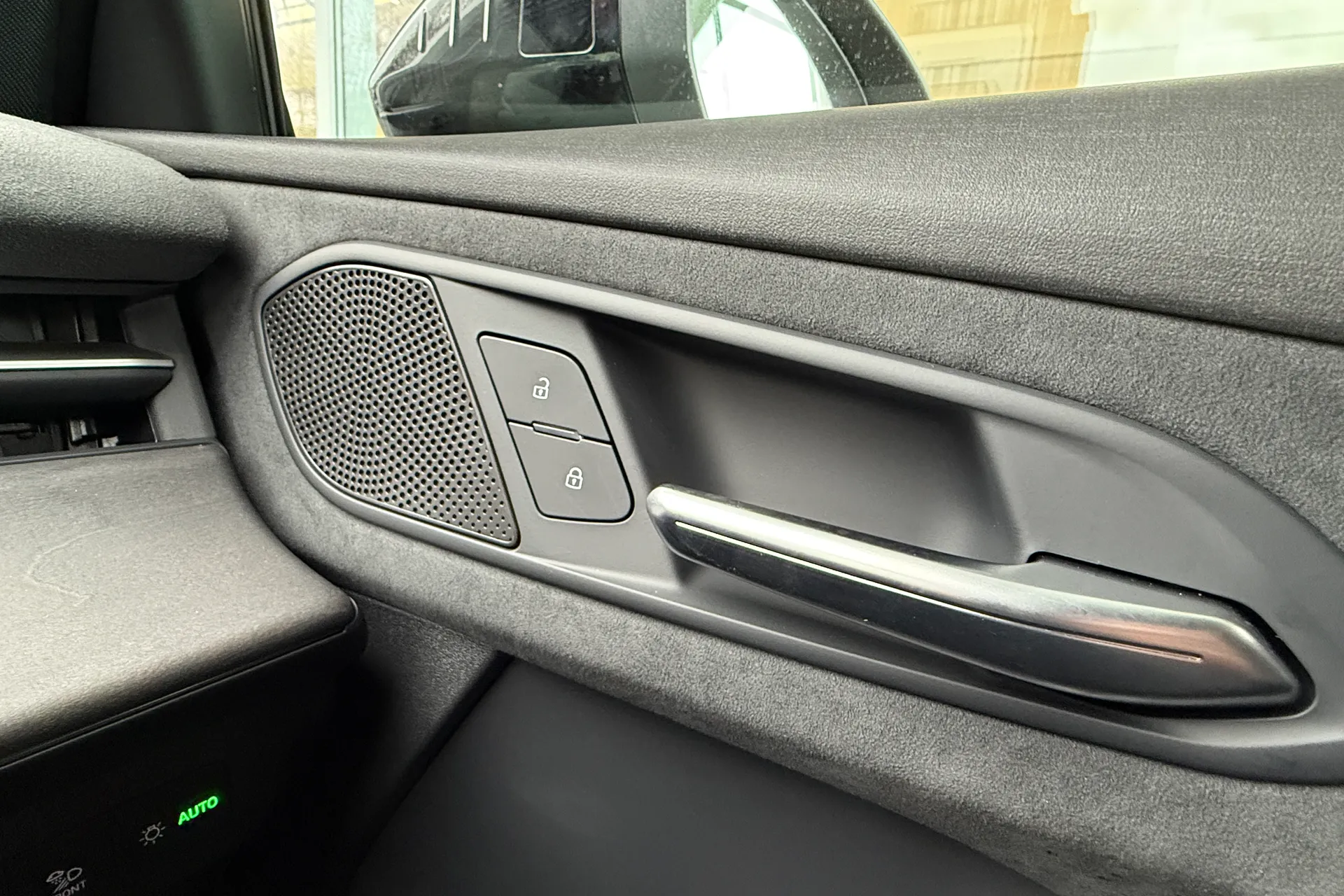 Audi Q3 thumbnail image number 20