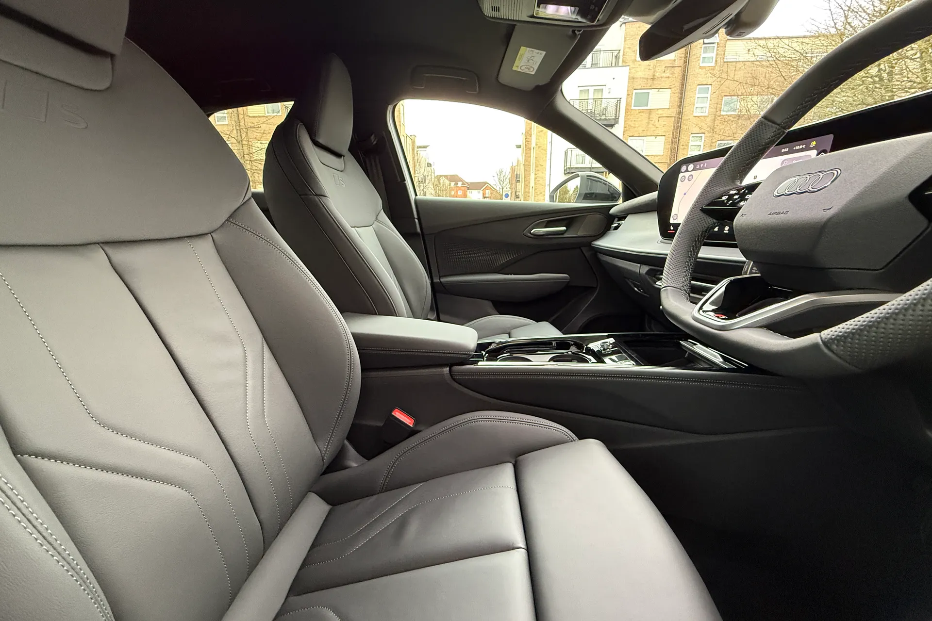 Audi Q3 thumbnail image number 31