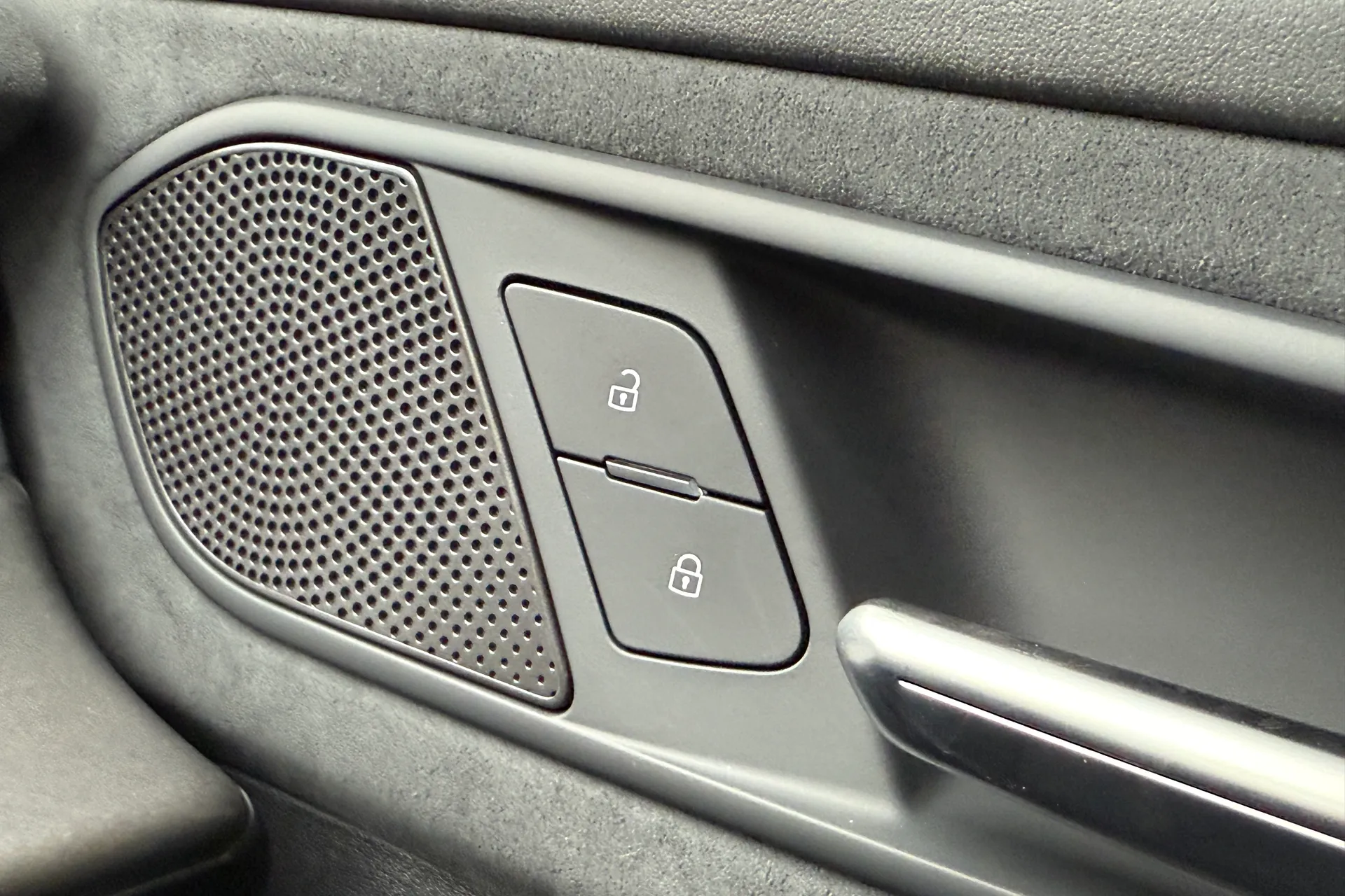 Audi Q3 thumbnail image number 19