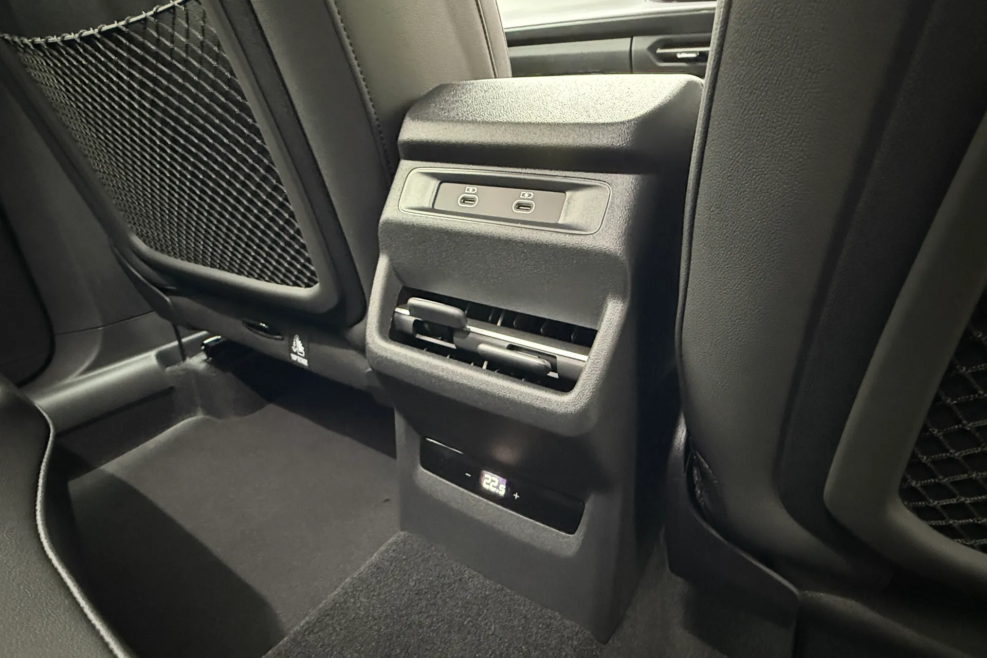 Audi Q3 thumbnail image number 40