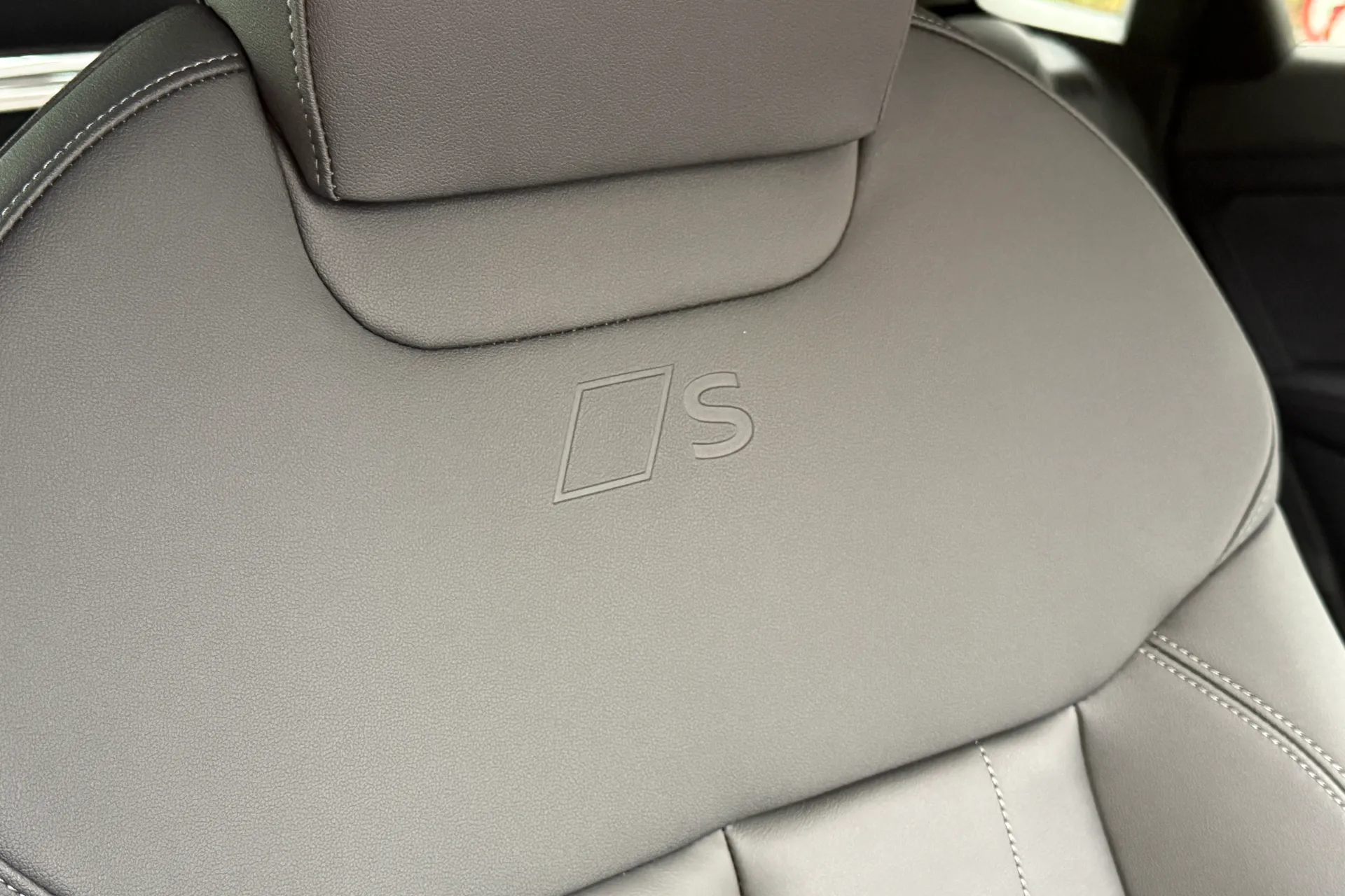 Audi Q3 thumbnail image number 33