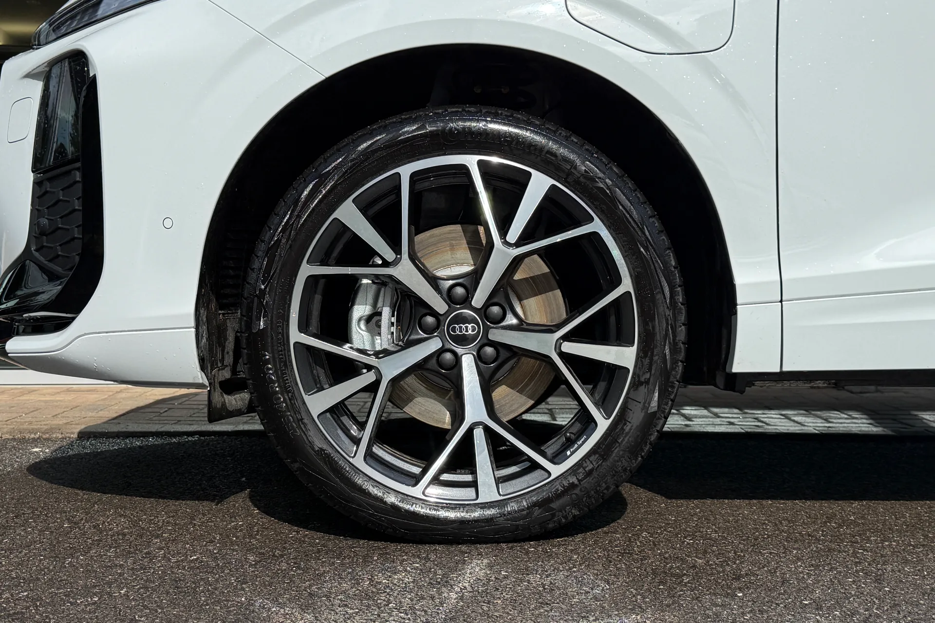 Audi Q3 thumbnail image number 12