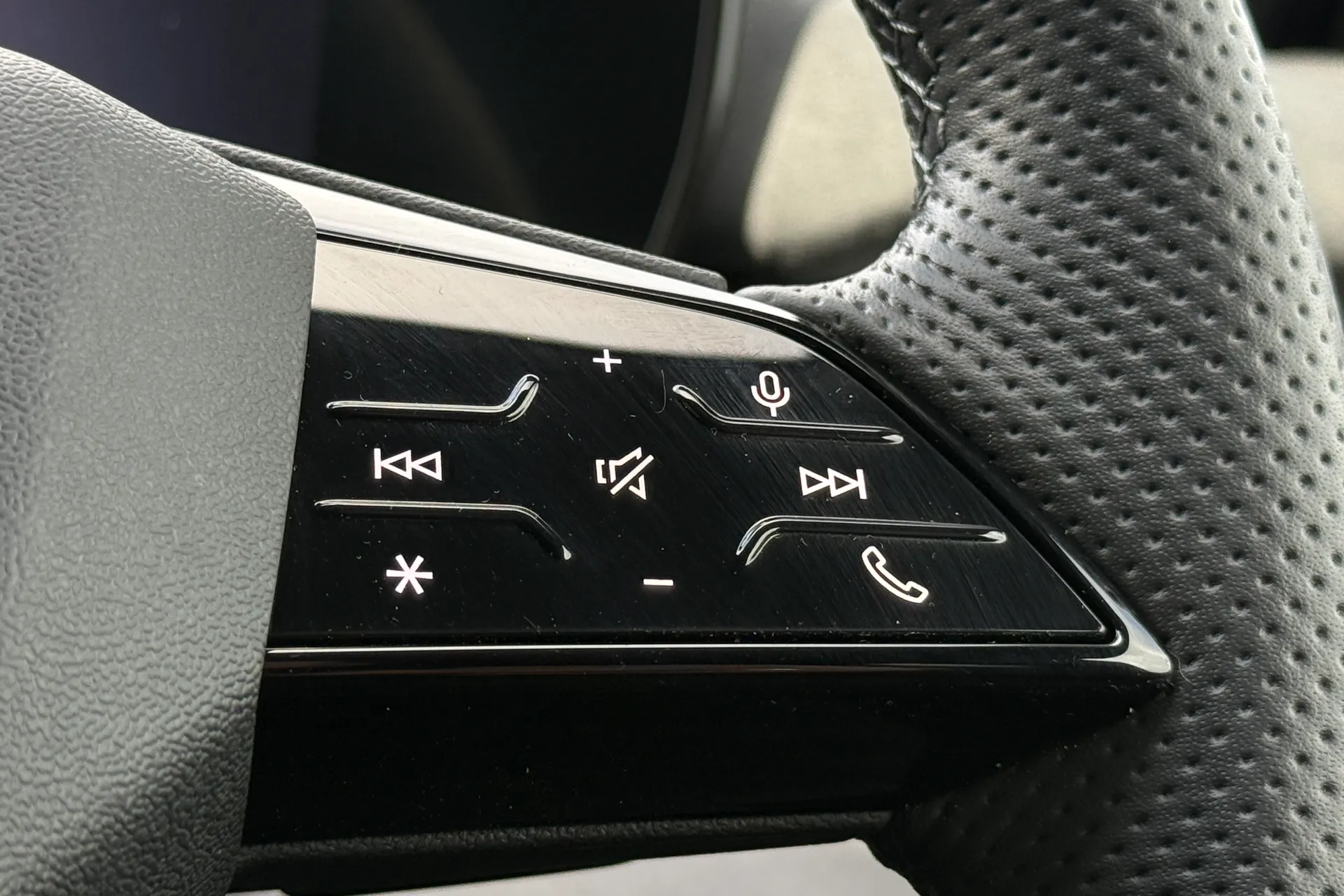 Audi Q3 thumbnail image number 15