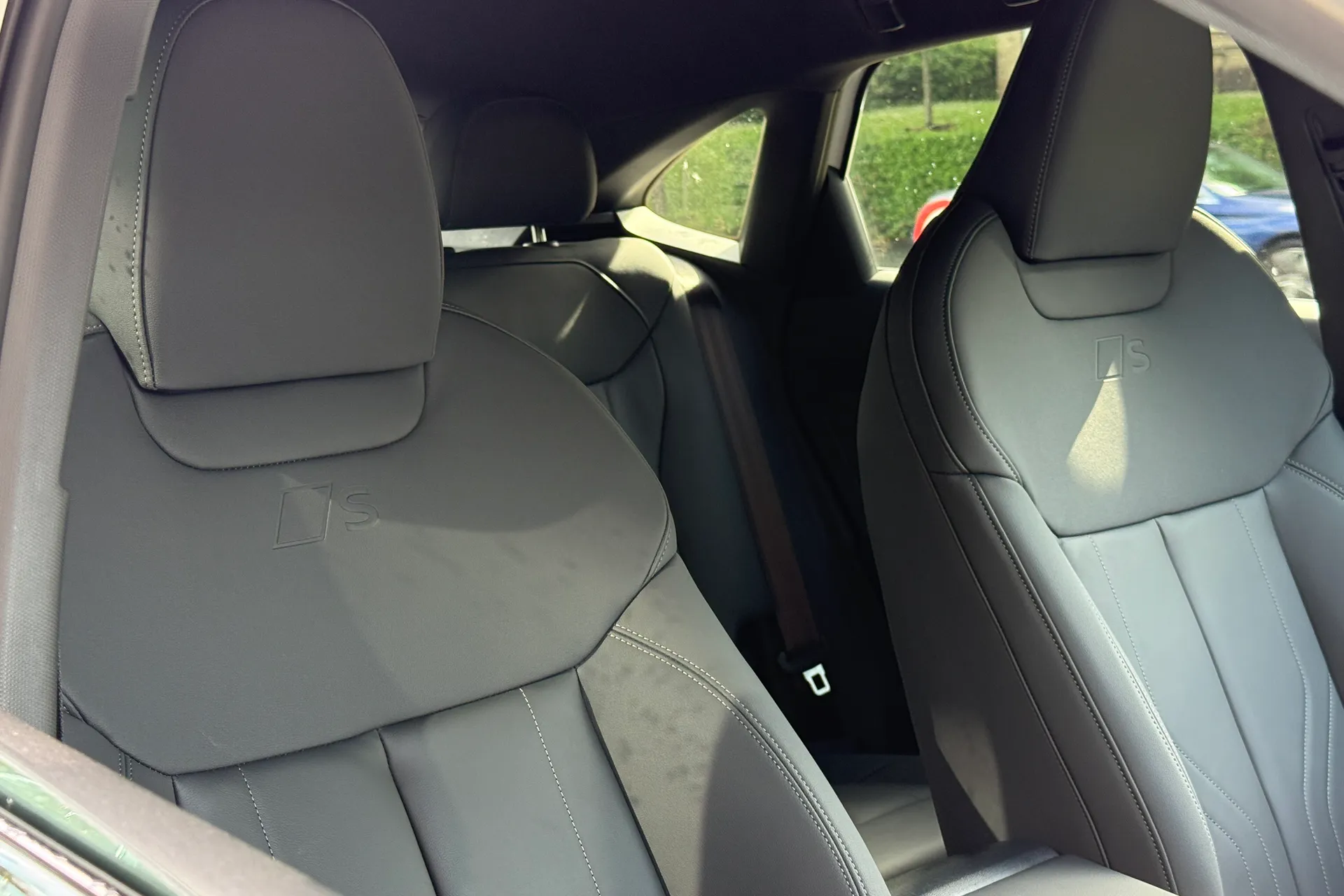 Audi Q3 thumbnail image number 33