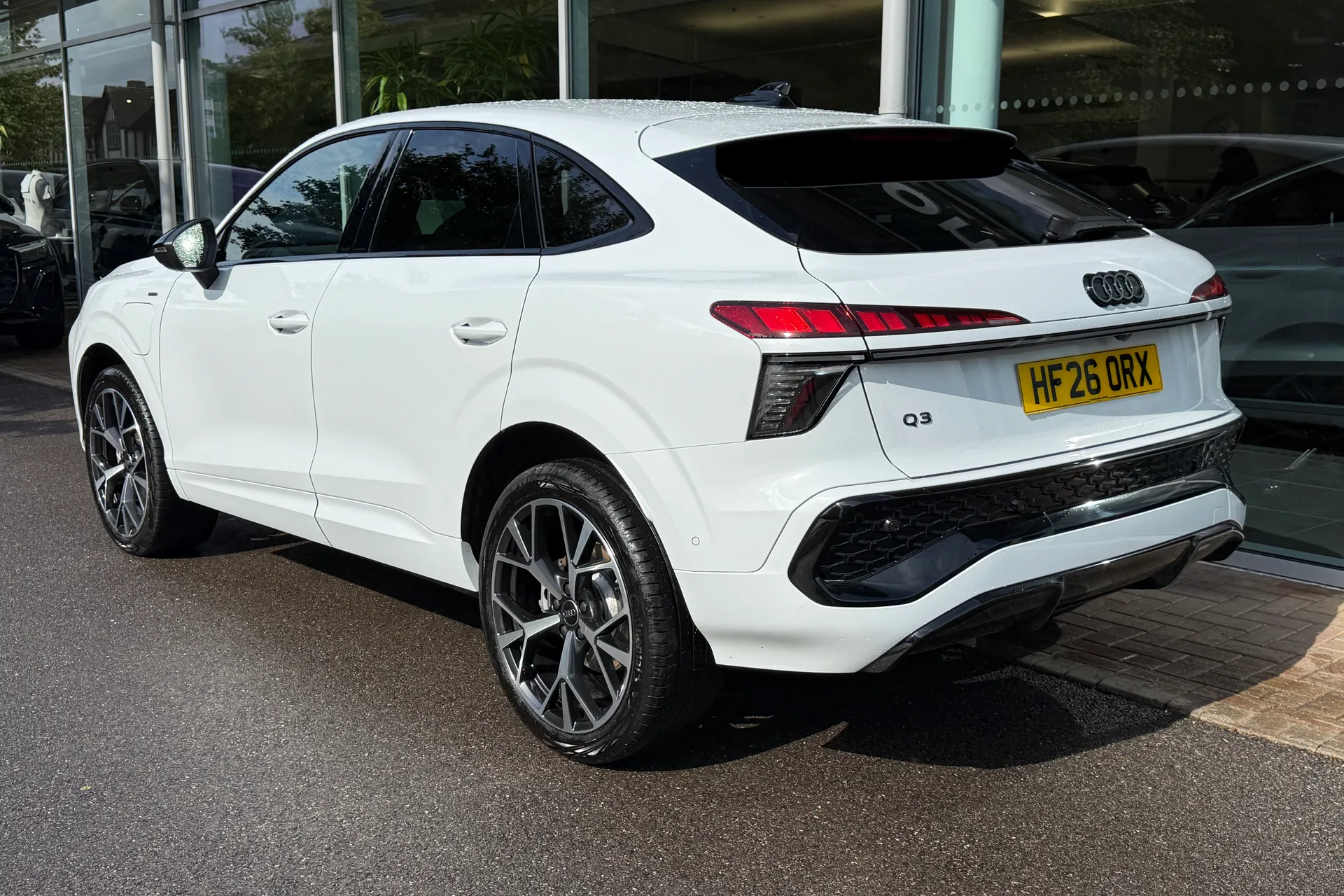 Audi Q3 thumbnail image number 11