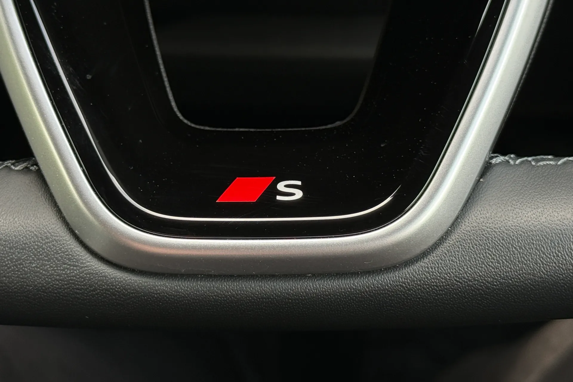 Audi Q3 thumbnail image number 17