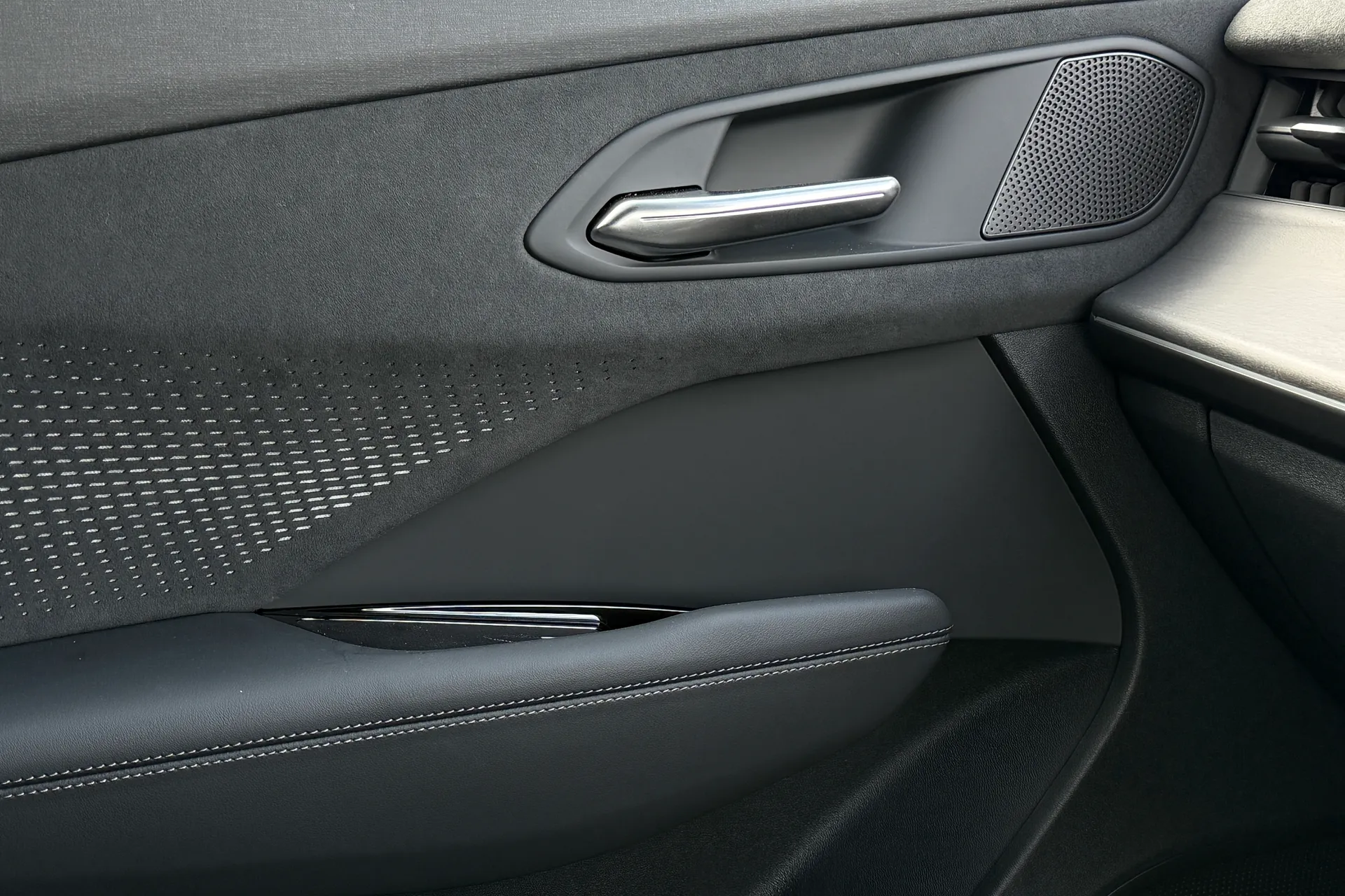 Audi Q3 thumbnail image number 28