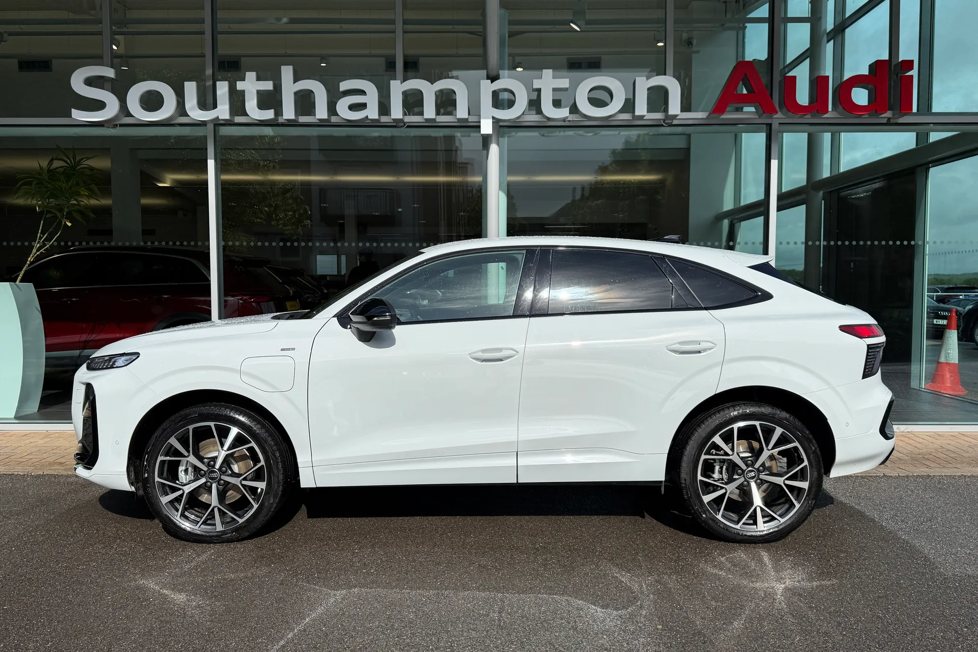 Audi Q3 thumbnail image number 50