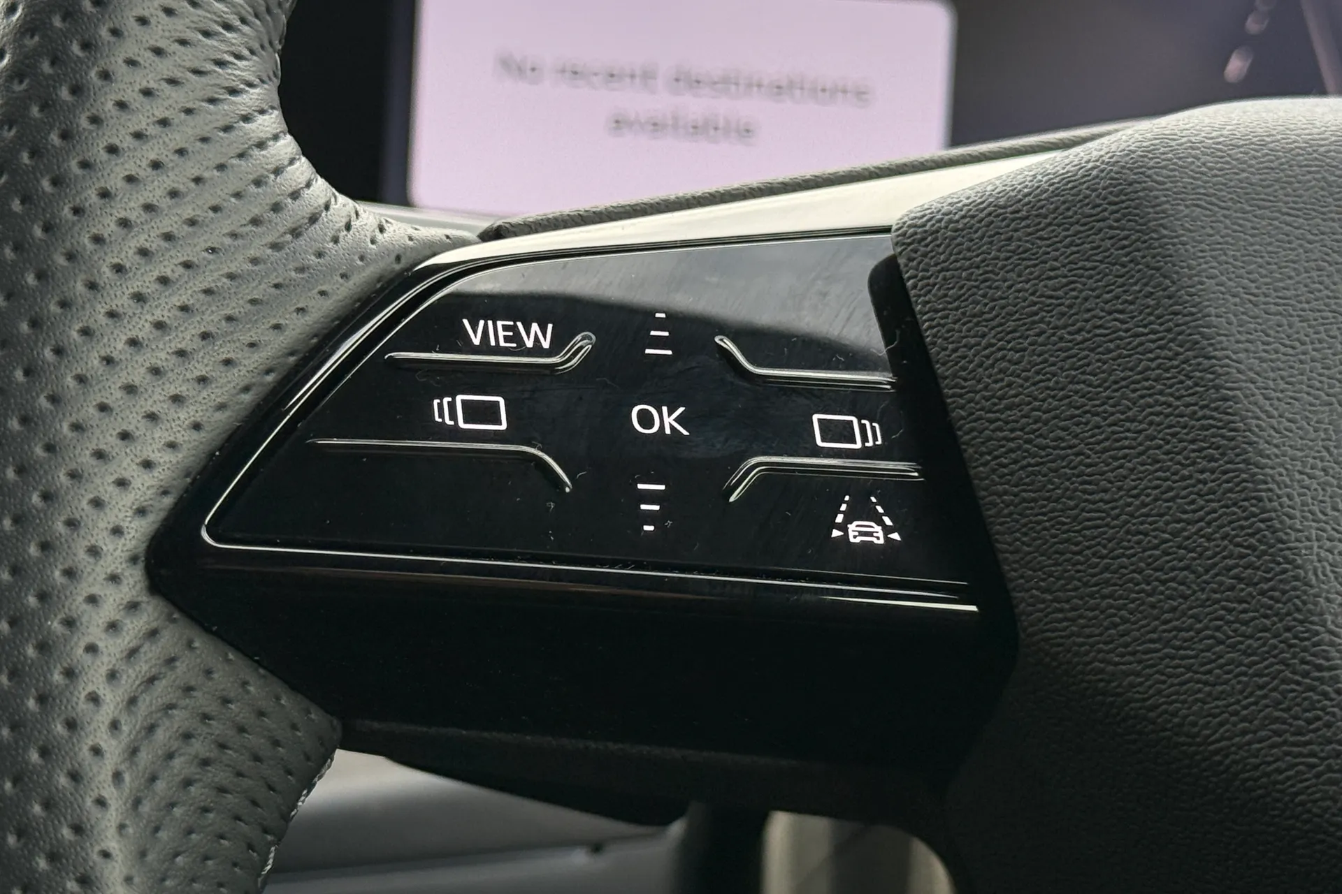 Audi Q3 thumbnail image number 16