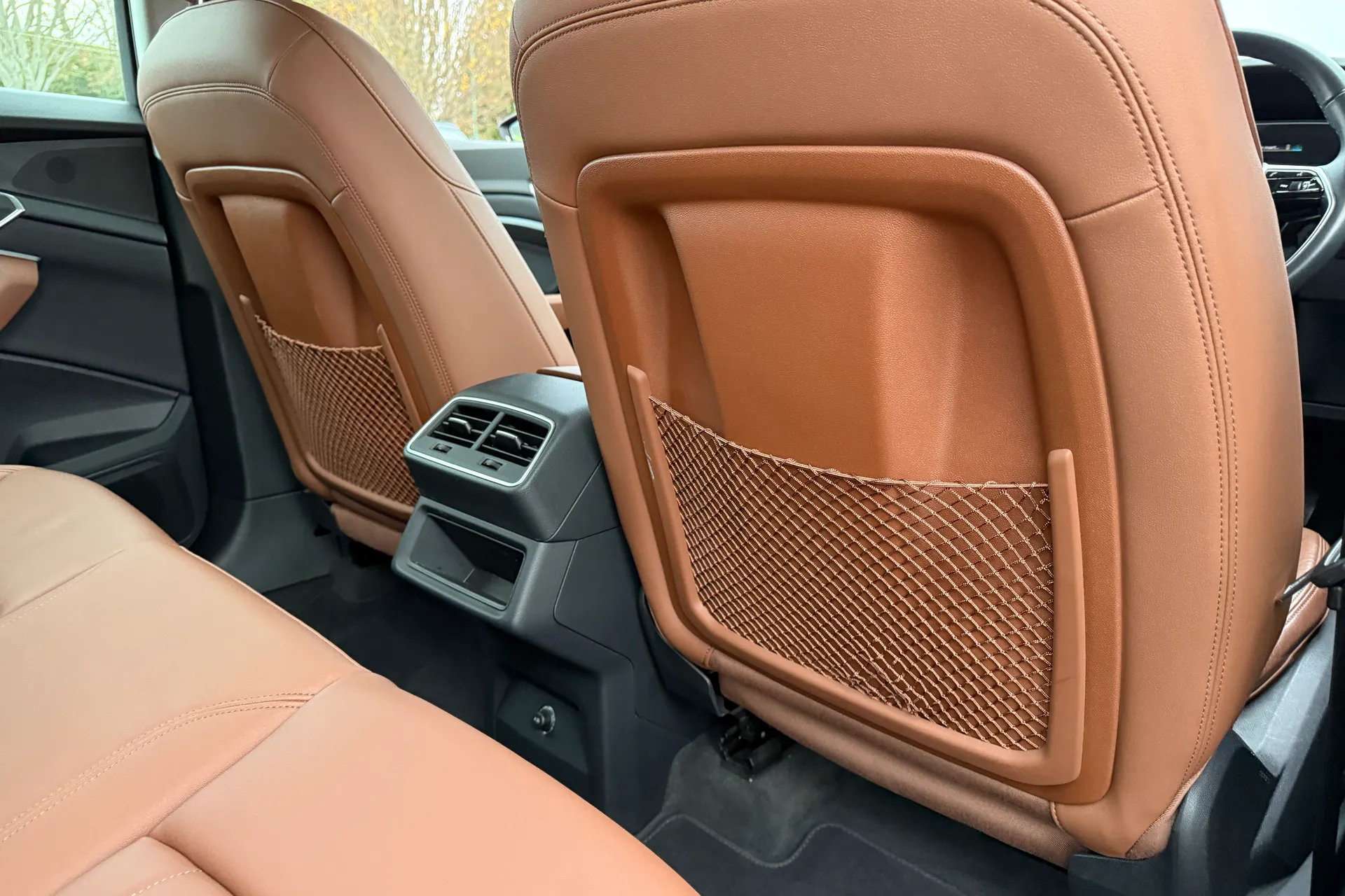 Audi e-tron thumbnail image number 46