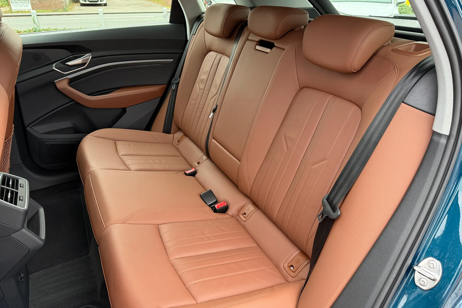 Audi e-tron thumbnail image number 41