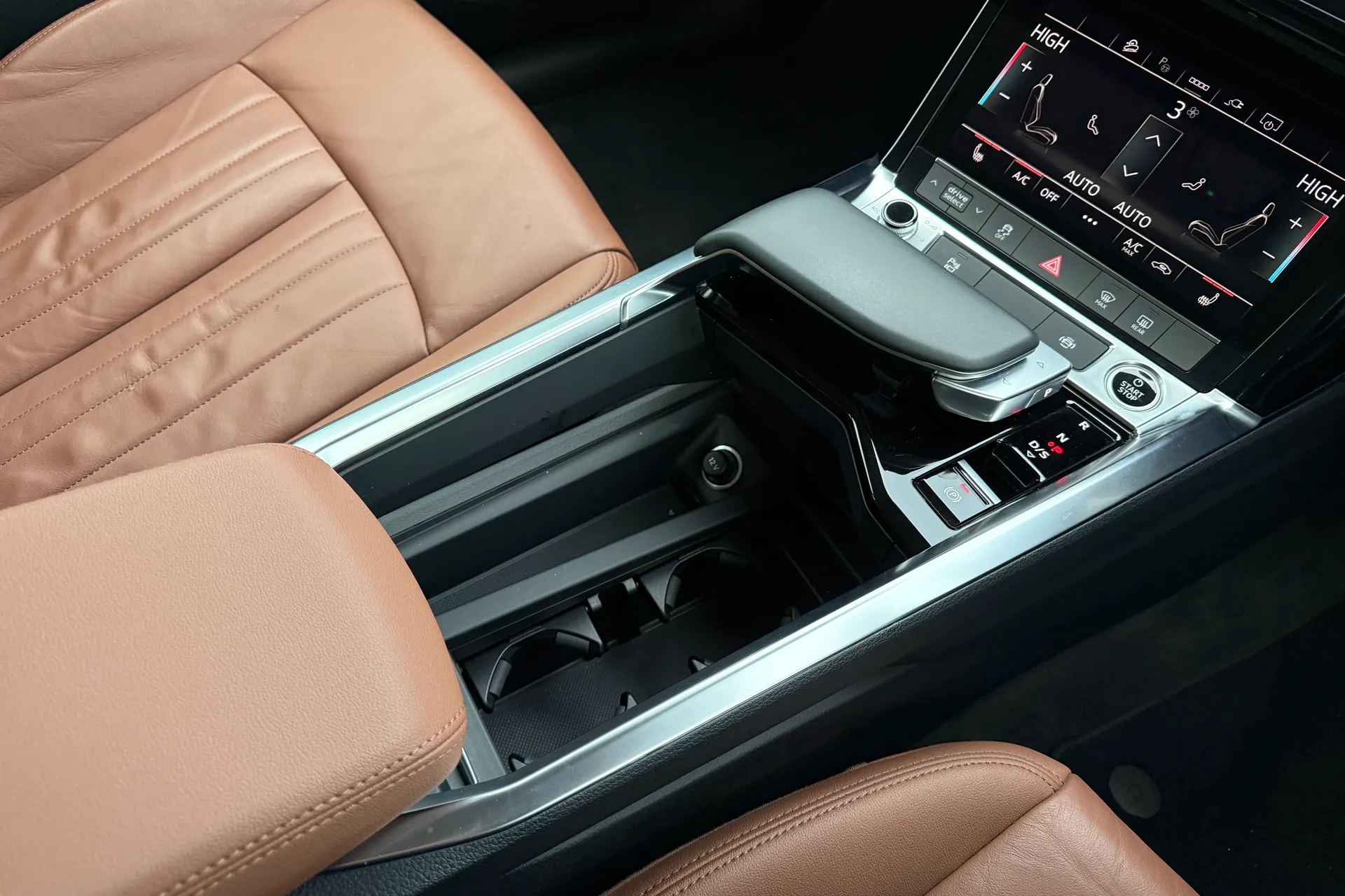 Audi e-tron thumbnail image number 38