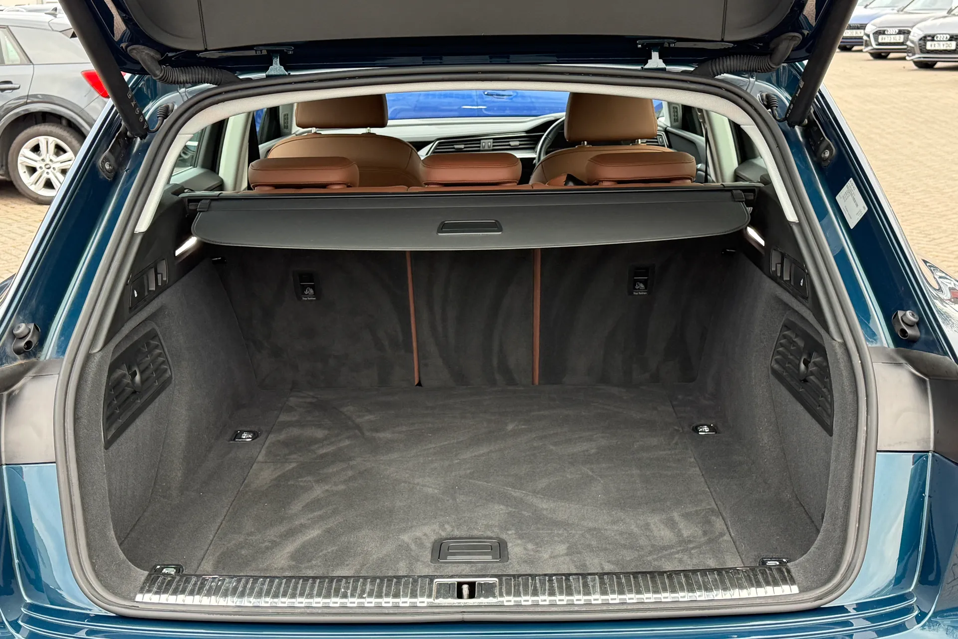 Audi e-tron thumbnail image number 33