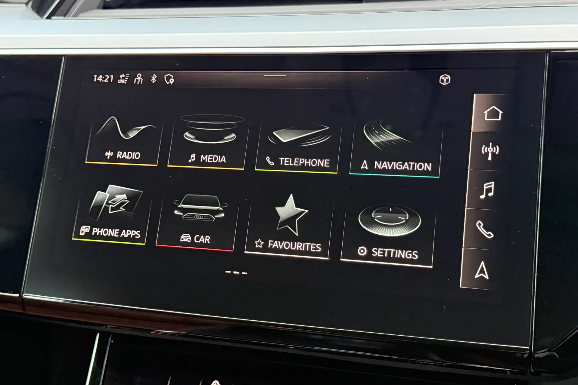 Audi e-tron thumbnail image number 12