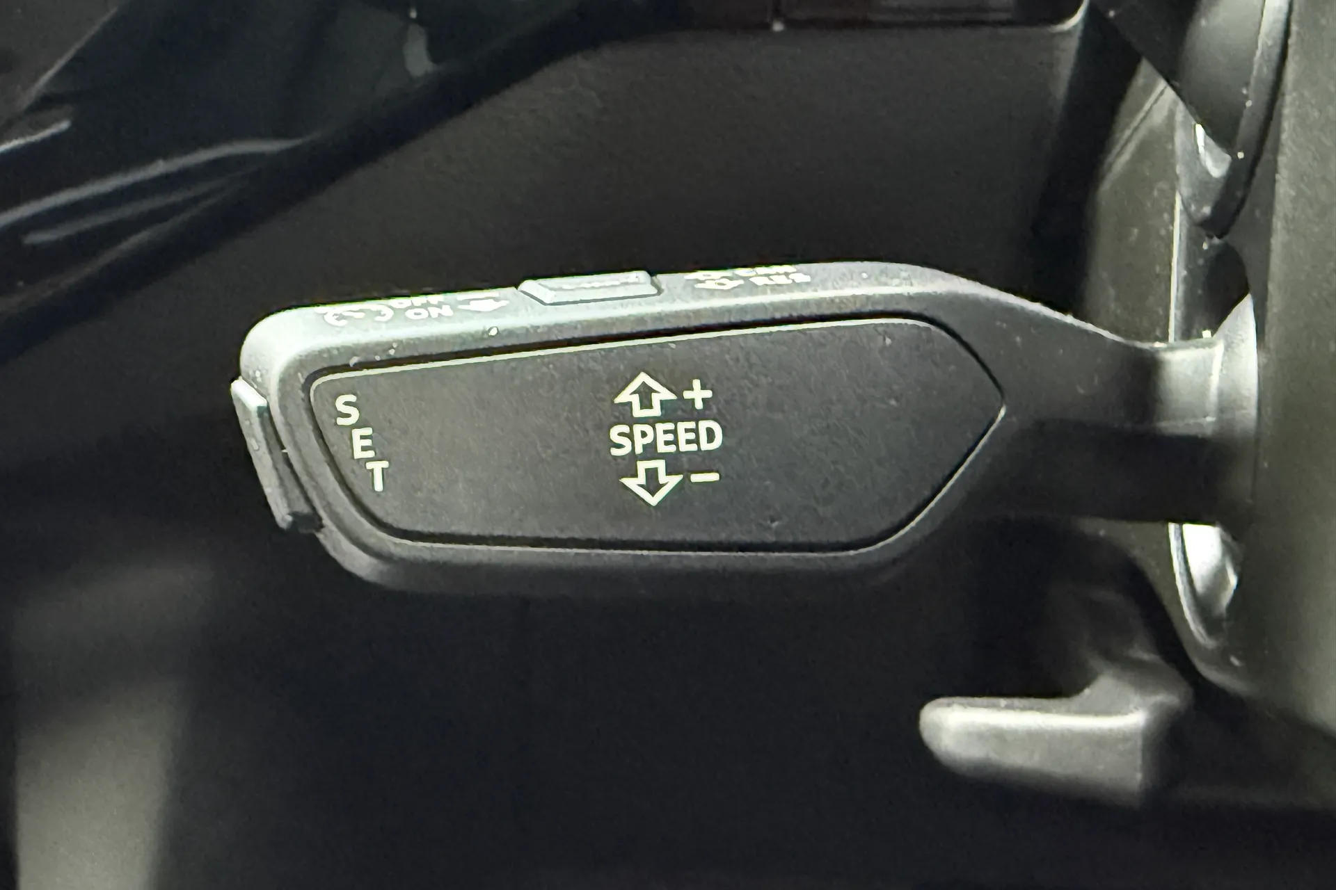 Audi e-tron thumbnail image number 16