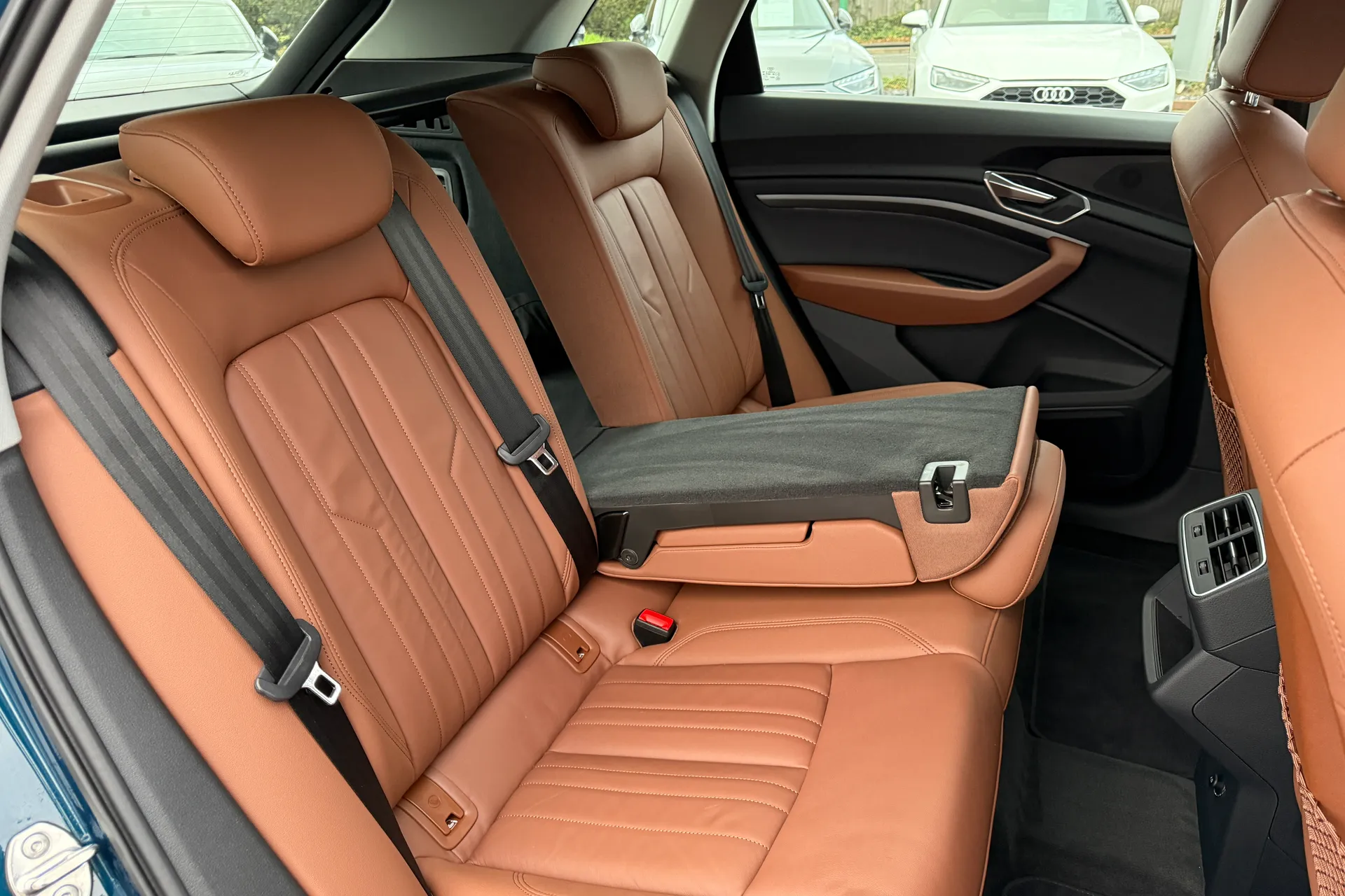 Audi e-tron thumbnail image number 45