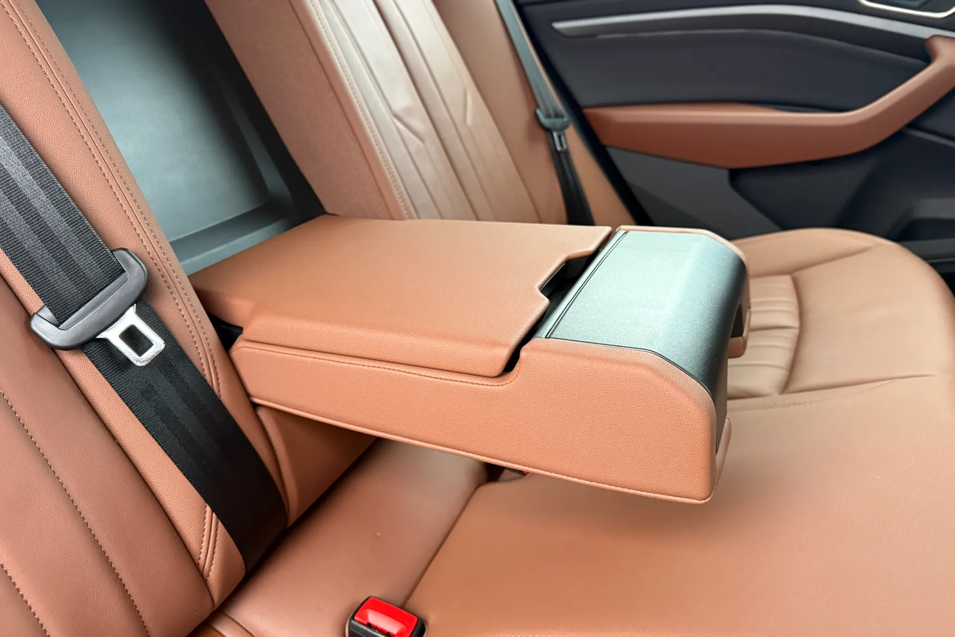 Audi e-tron thumbnail image number 44