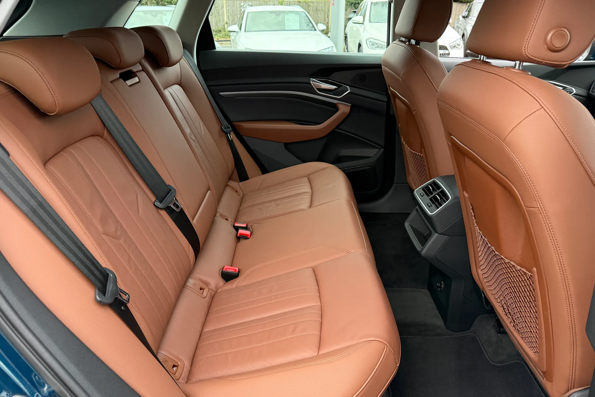 Audi e-tron thumbnail image number 43