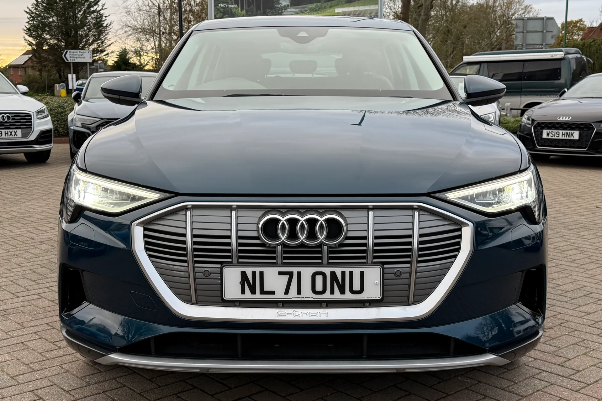 Audi e-tron thumbnail image number 24