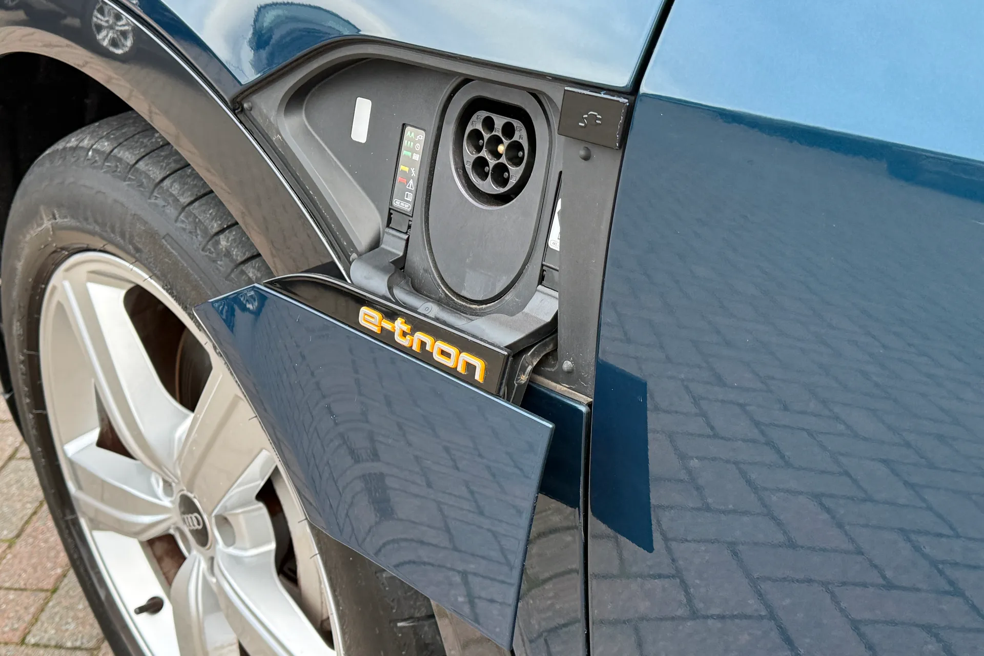 Audi e-tron thumbnail image number 52