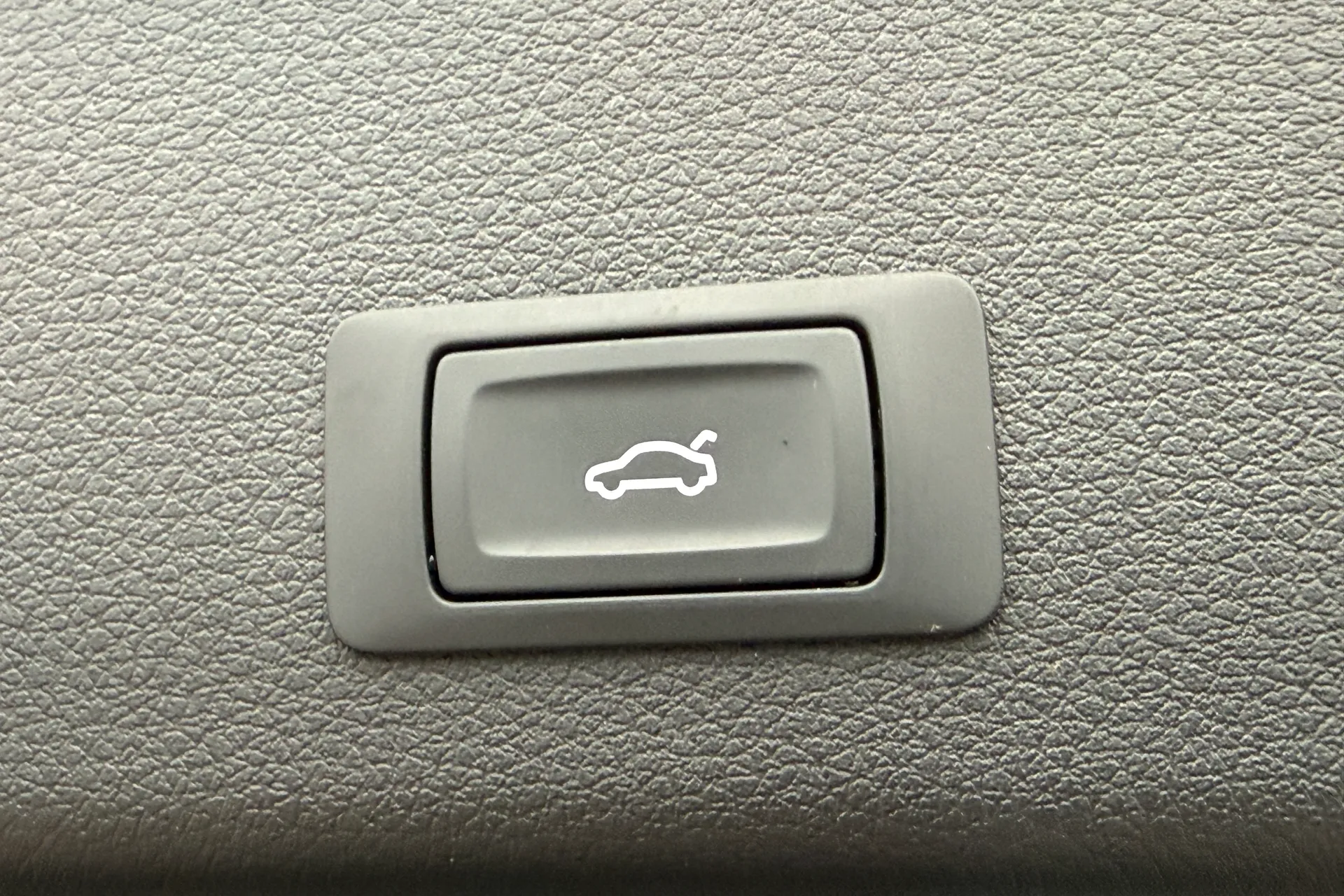 Audi e-tron thumbnail image number 35